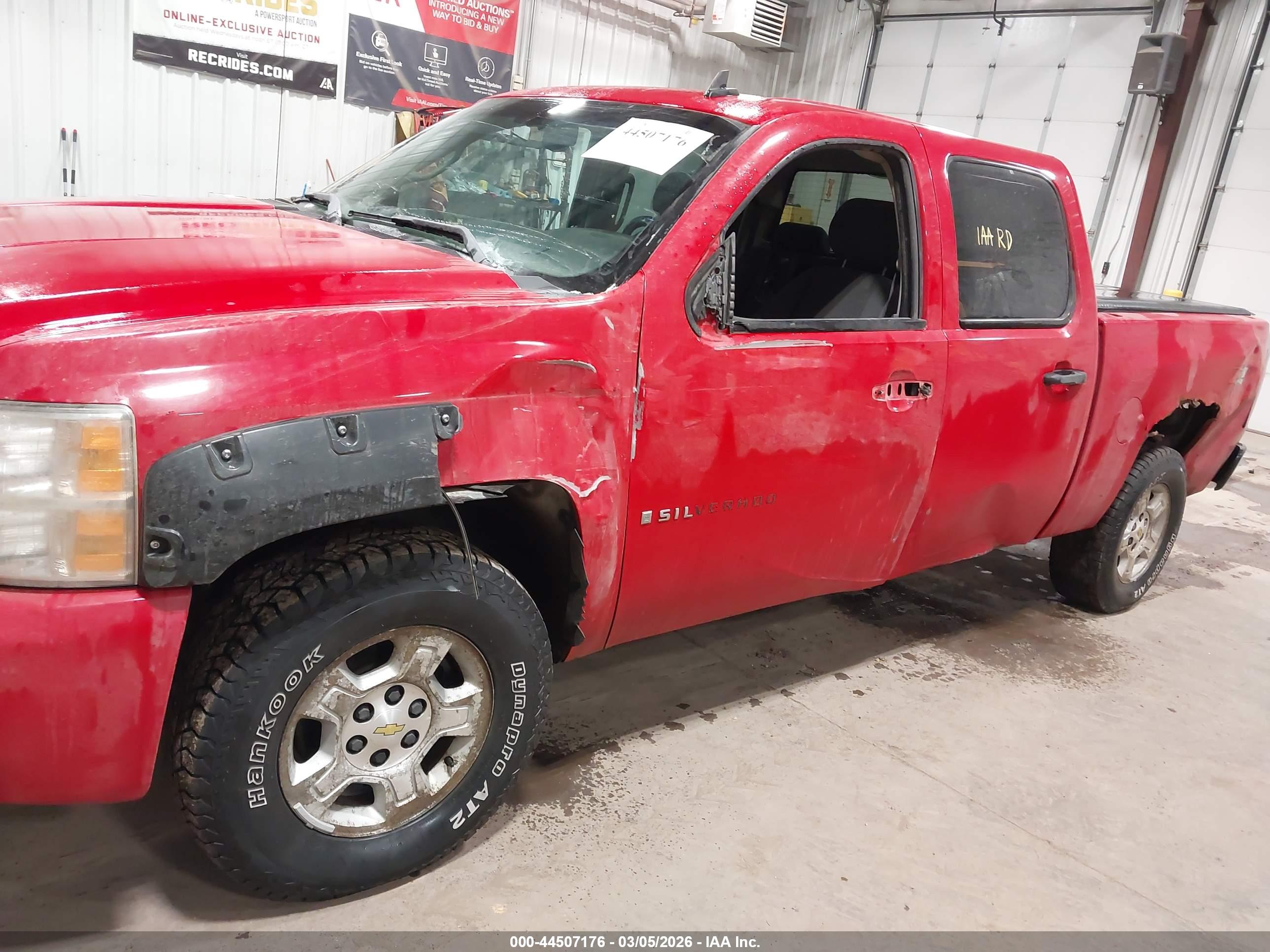 CHEVROLET SILVERADO image 6