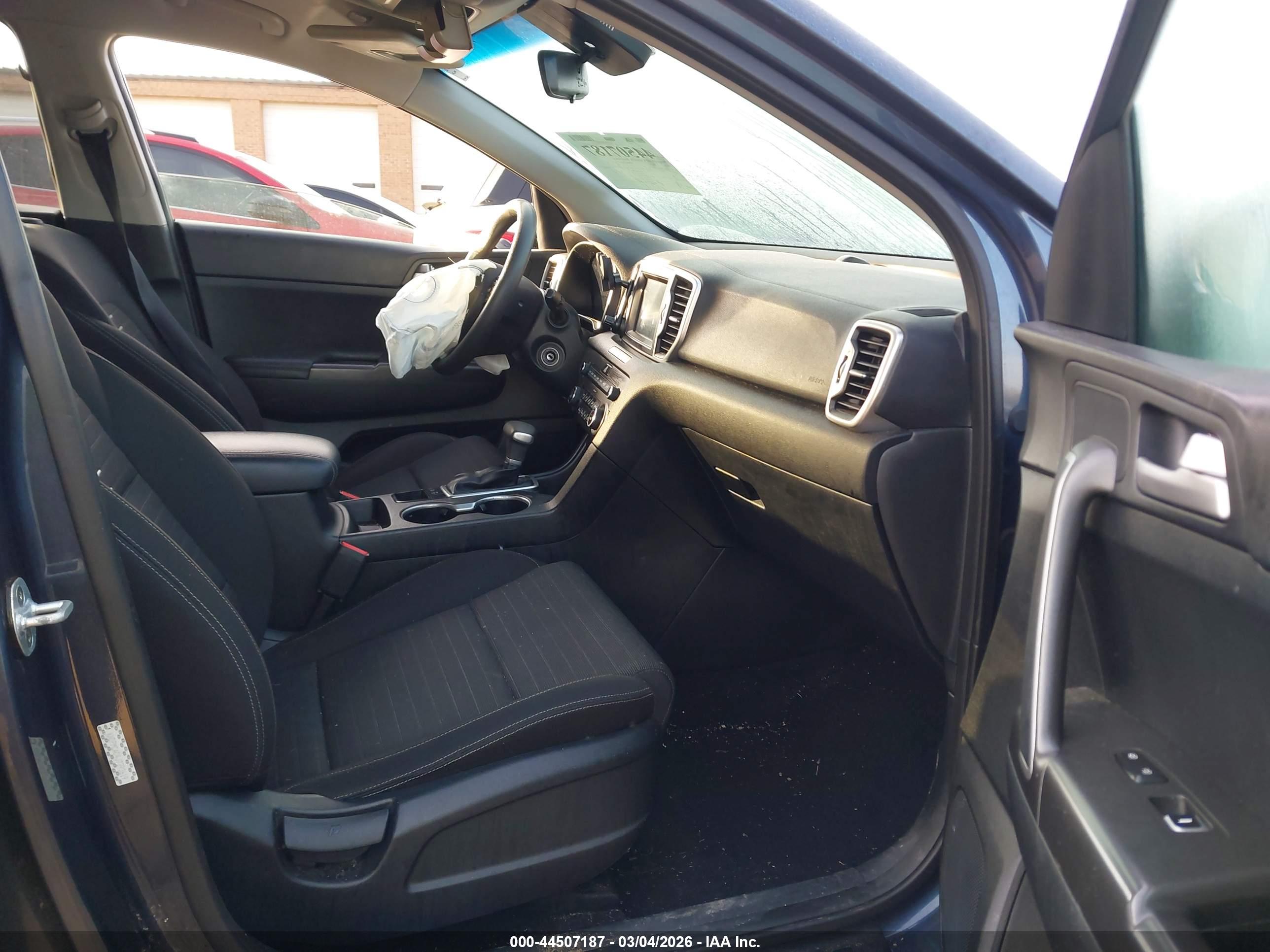 KIA SPORTAGE image 5