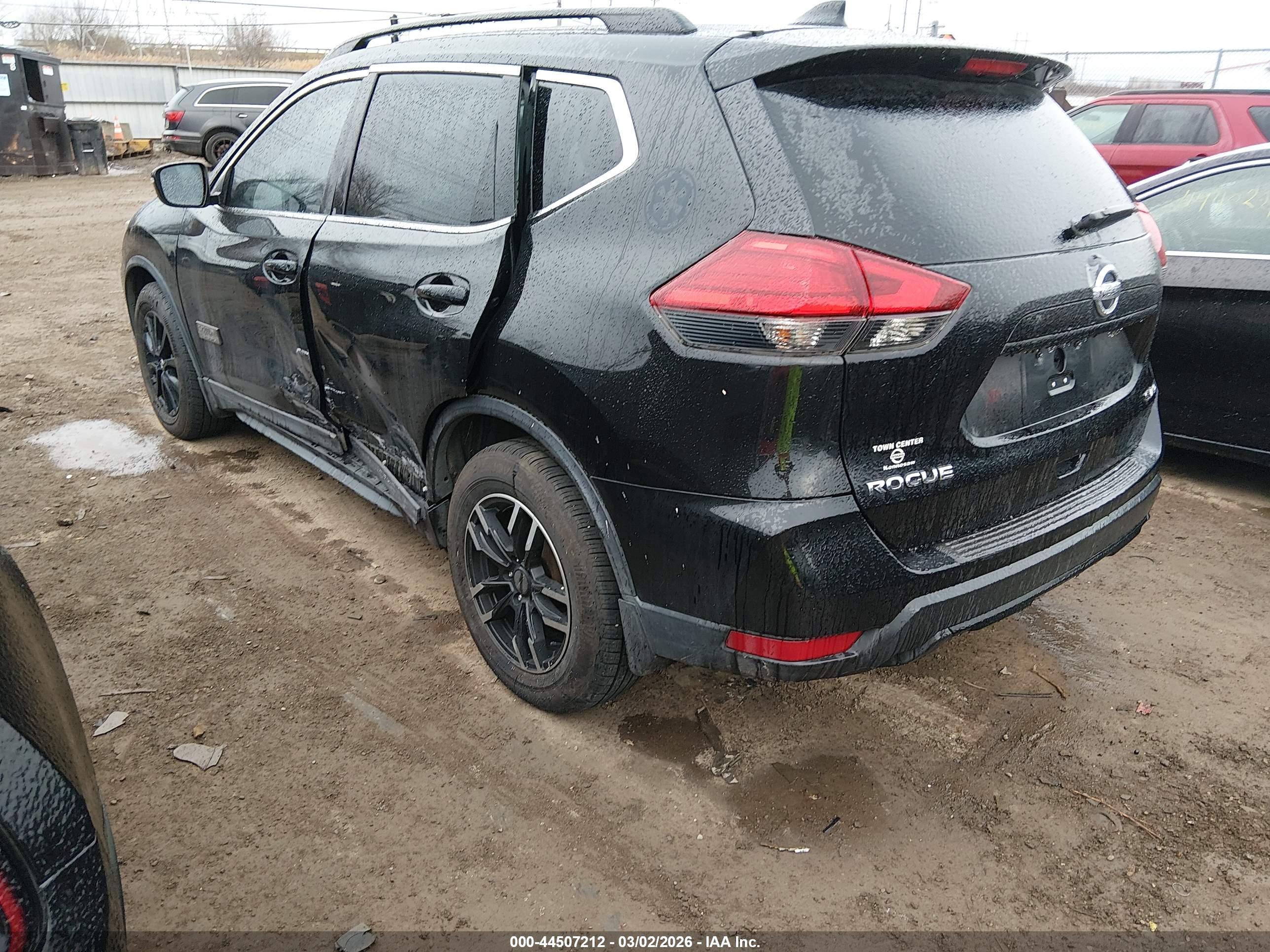 NISSAN ROGUE image 3