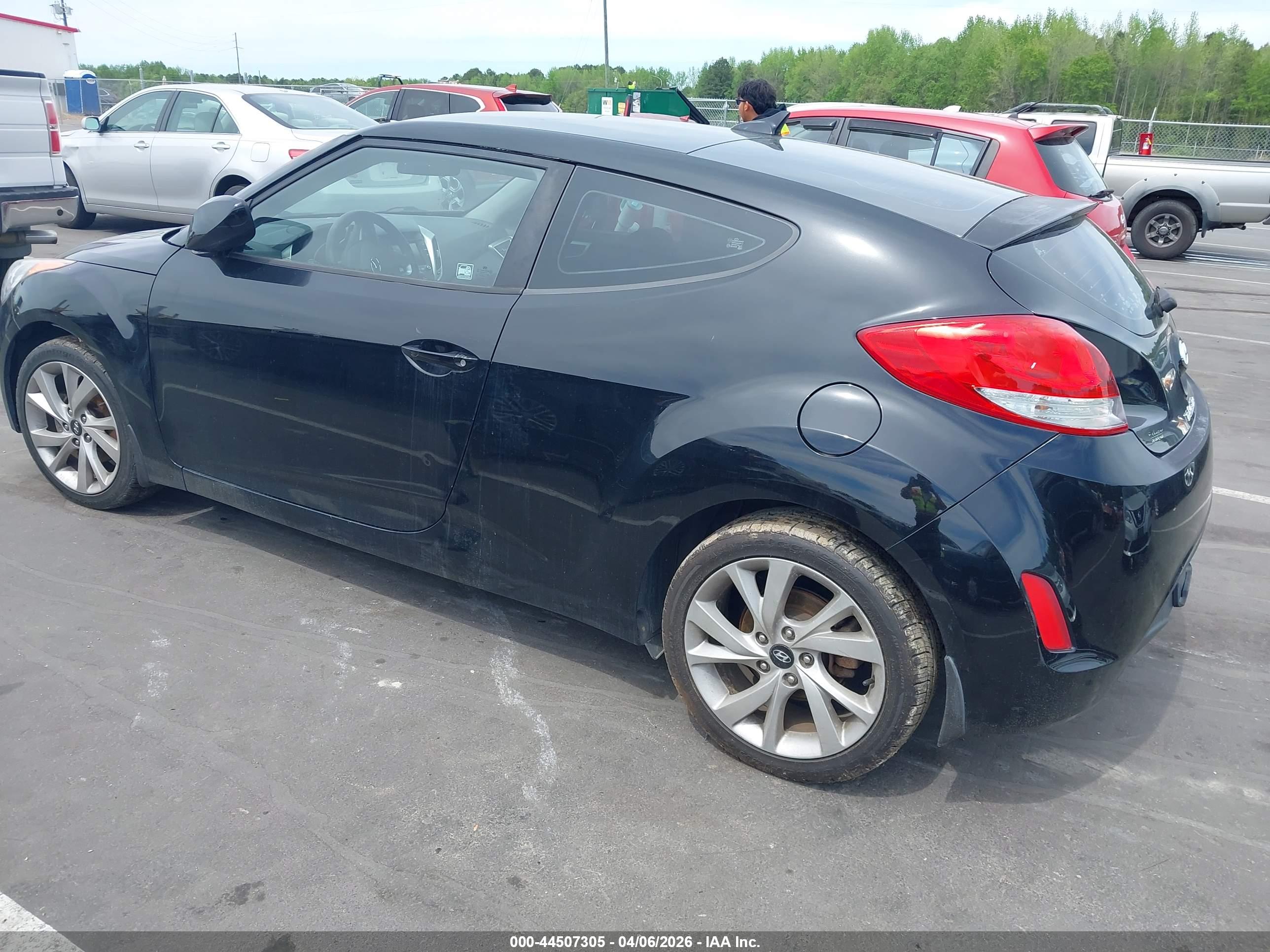 HYUNDAI VELOSTER image 3