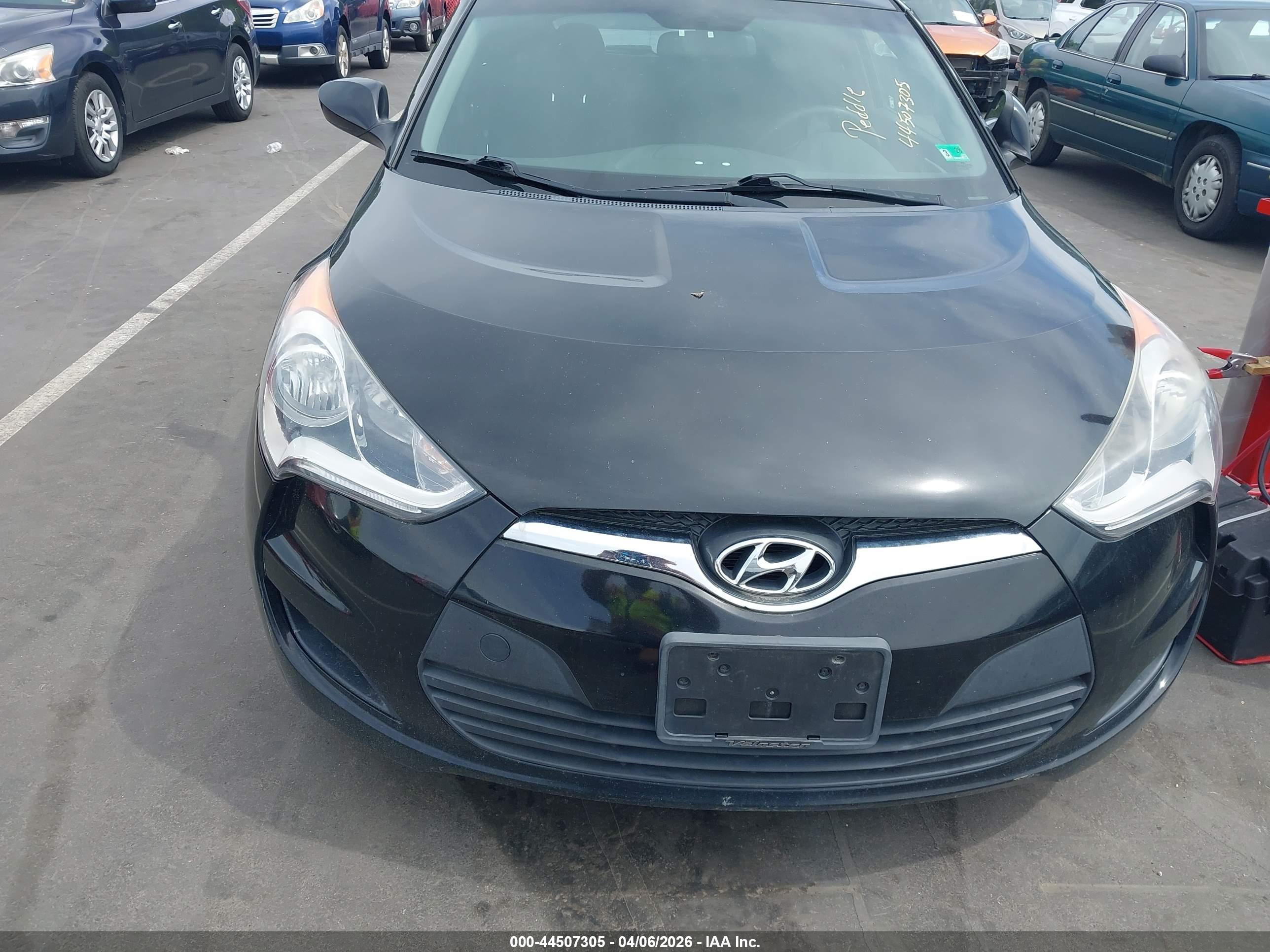 HYUNDAI VELOSTER image 6