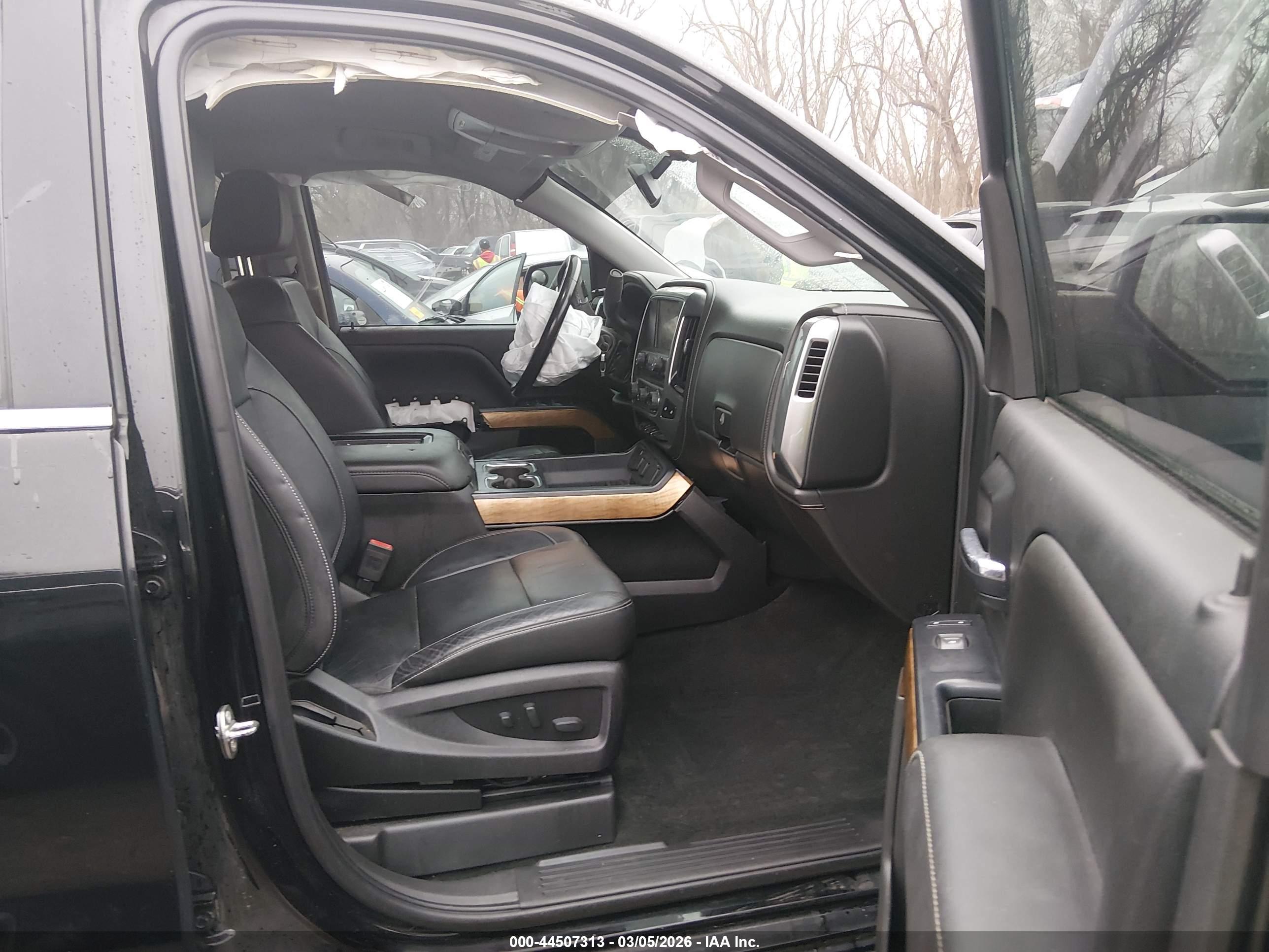CHEVROLET SILVERADO image 5