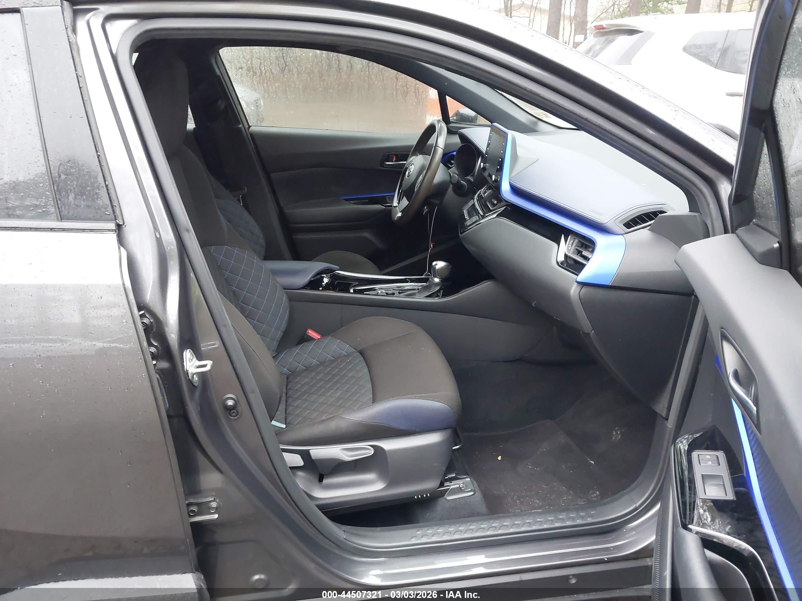 TOYOTA C-HR image 5