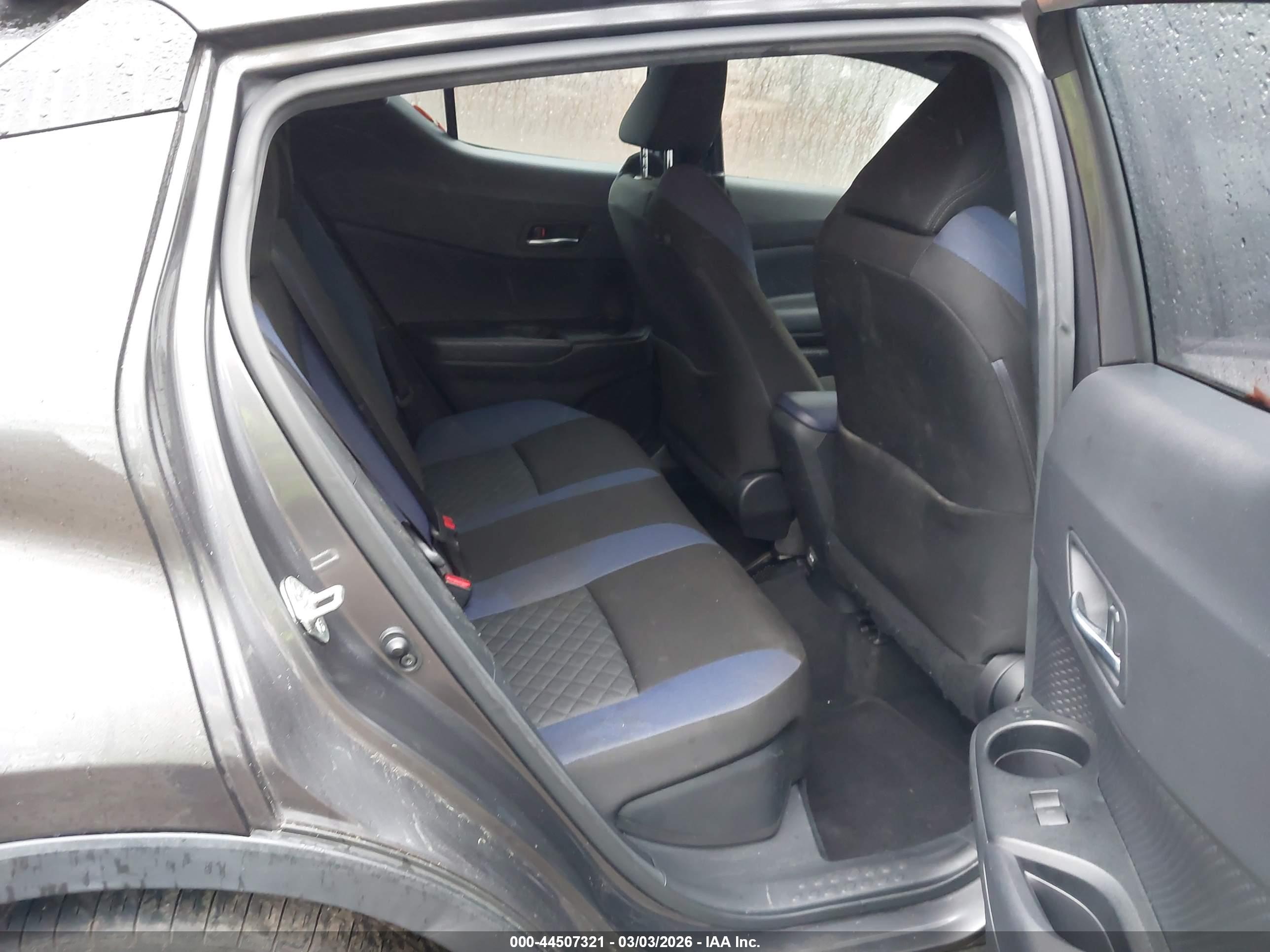 TOYOTA C-HR image 8