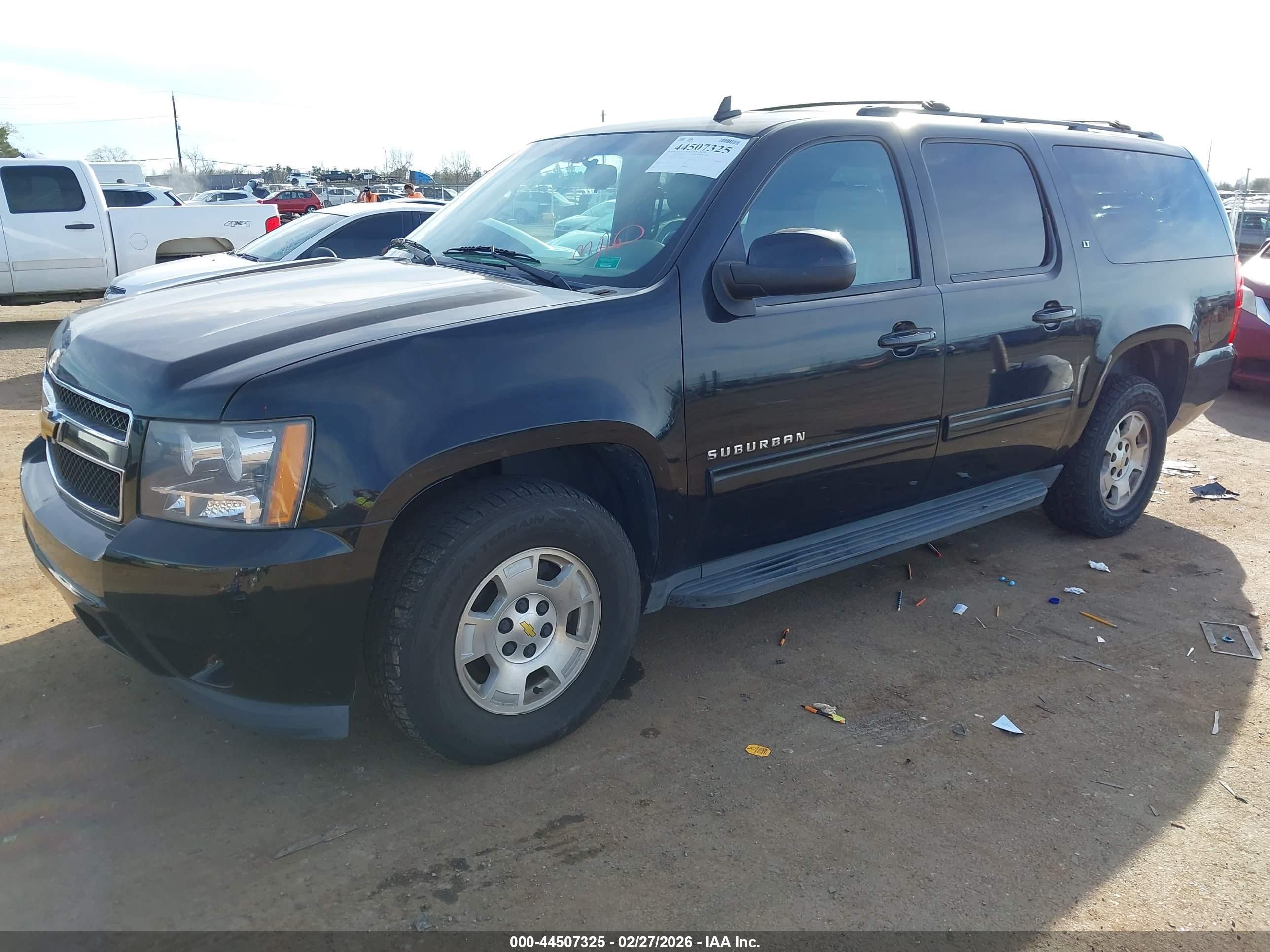 CHEVROLET SUBURBAN image 2