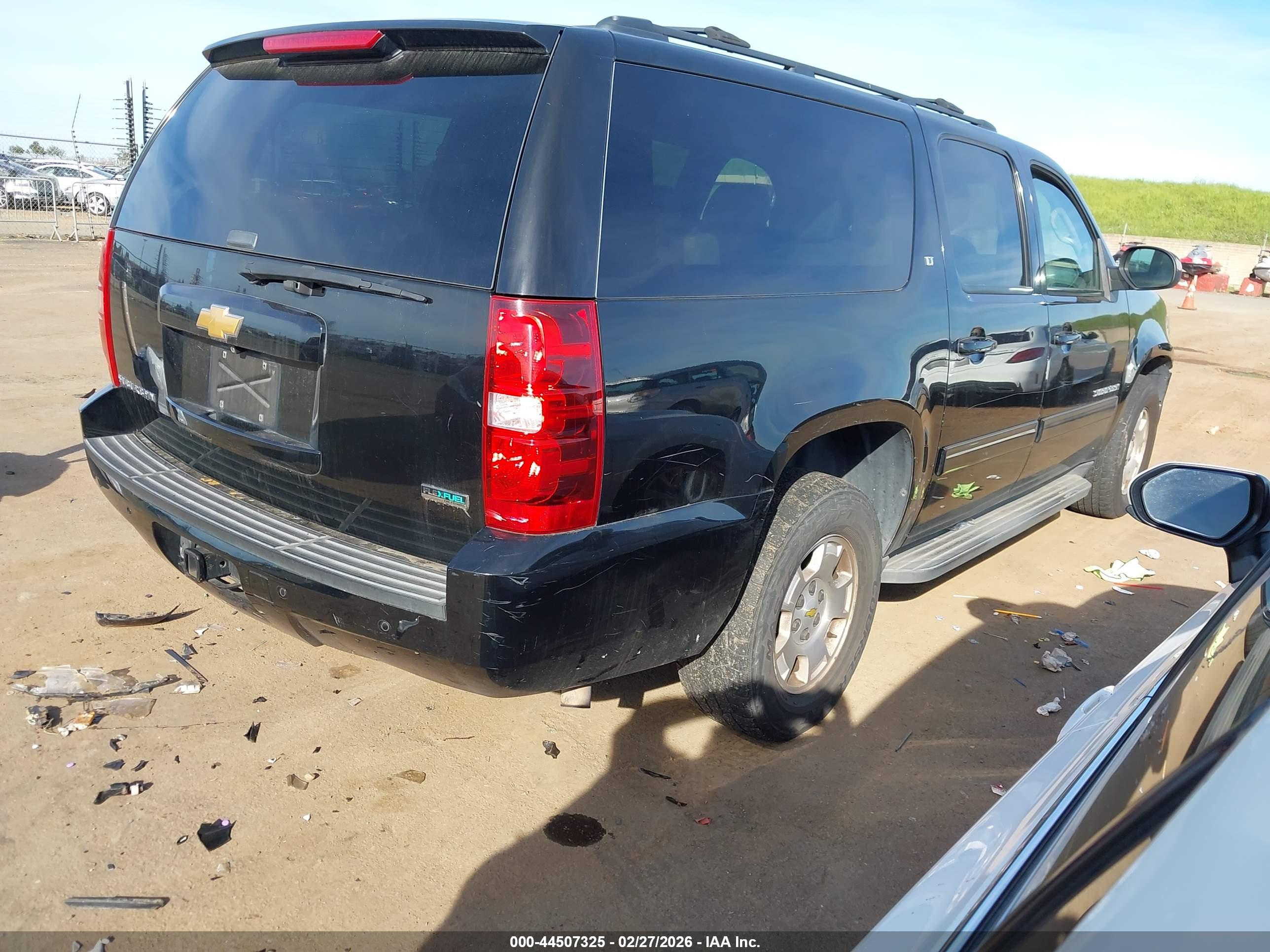 CHEVROLET SUBURBAN image 4