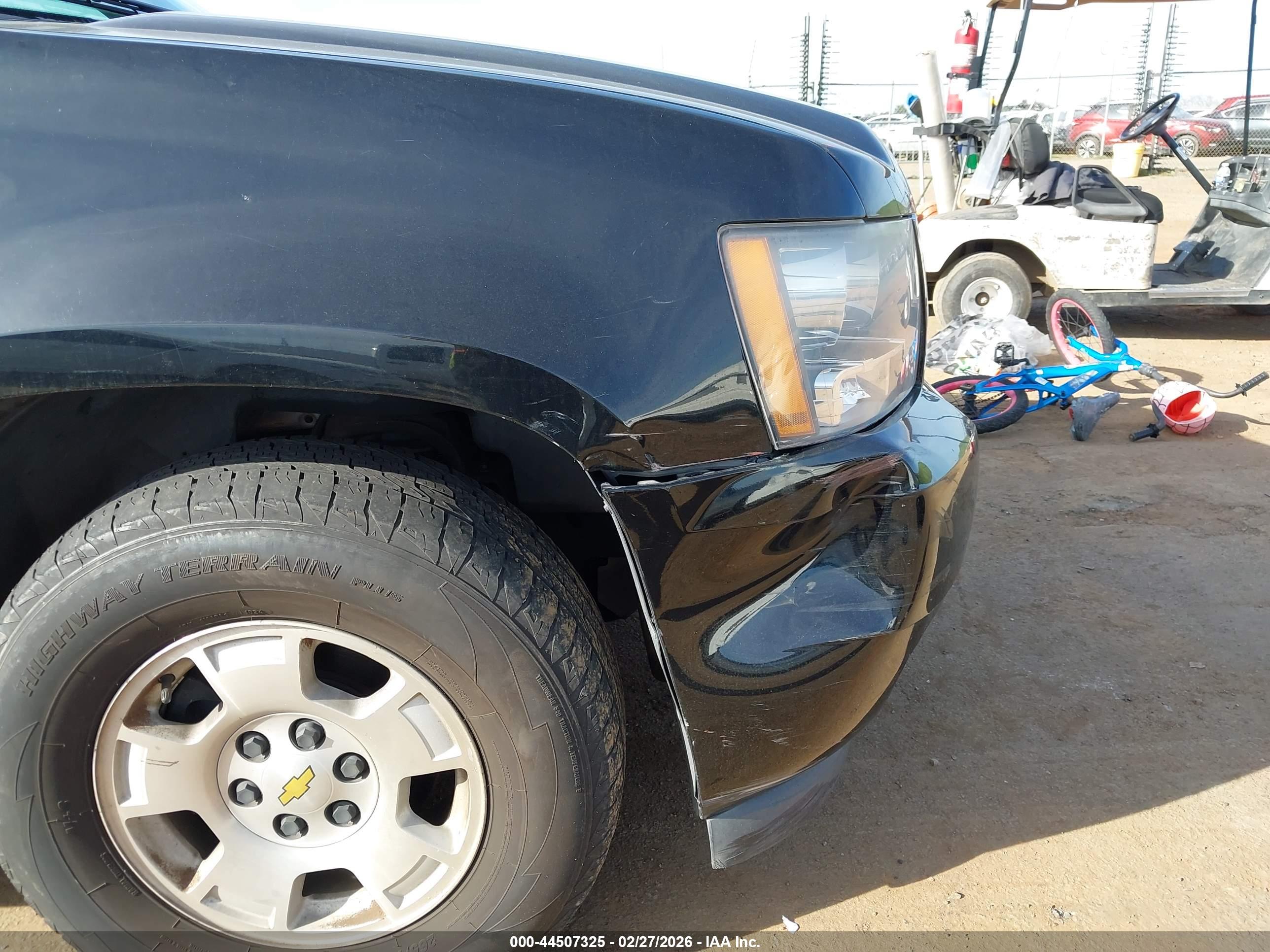 CHEVROLET SUBURBAN image 6