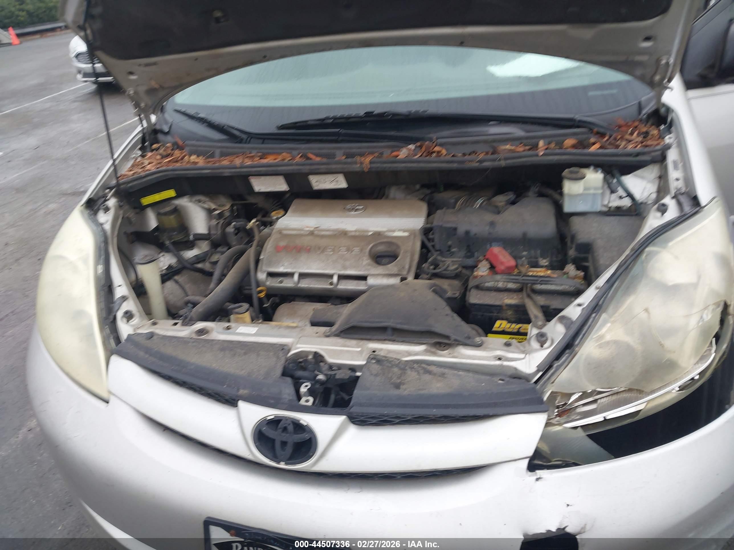 TOYOTA SIENNA image 10