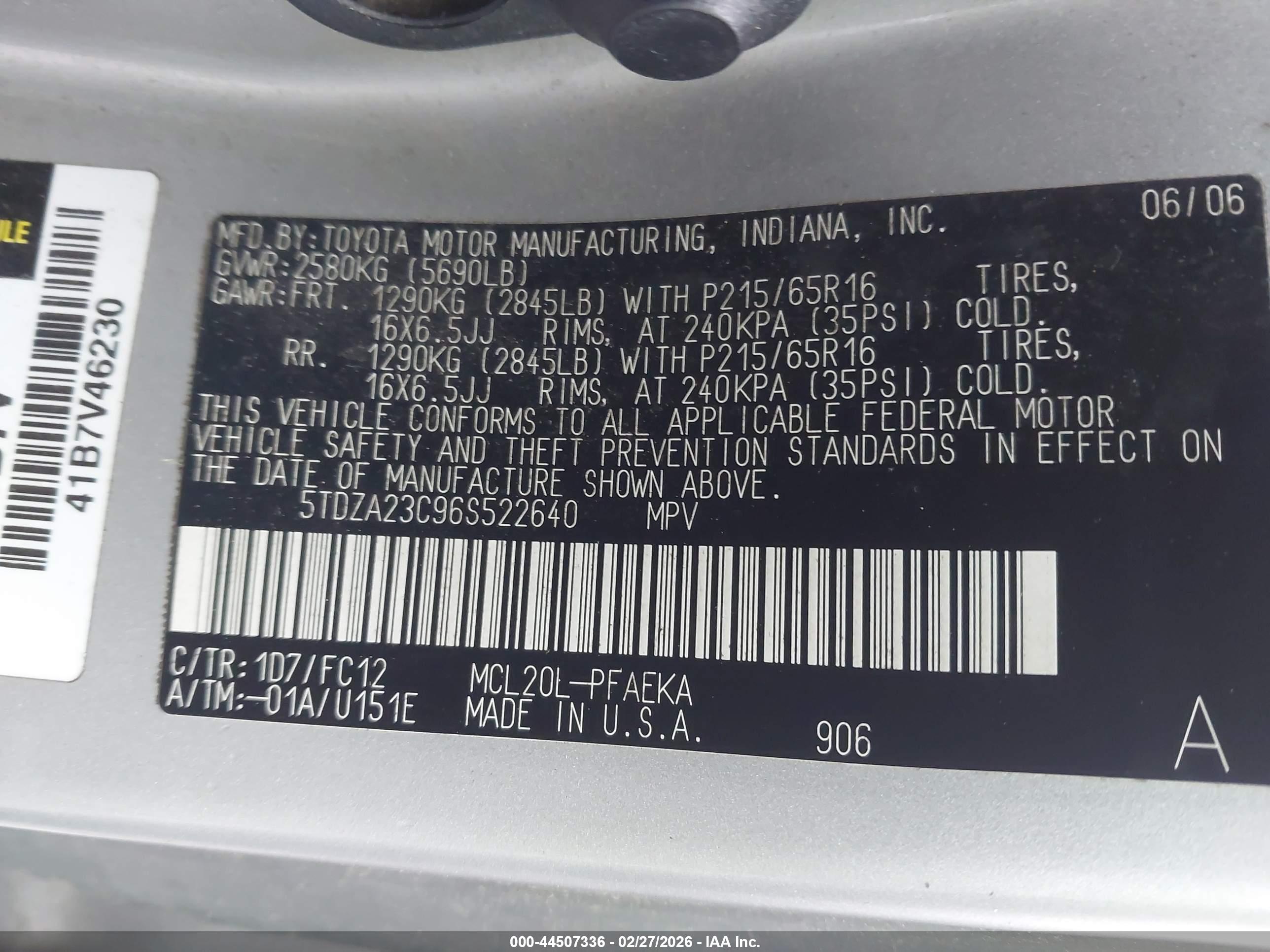 TOYOTA SIENNA image 9