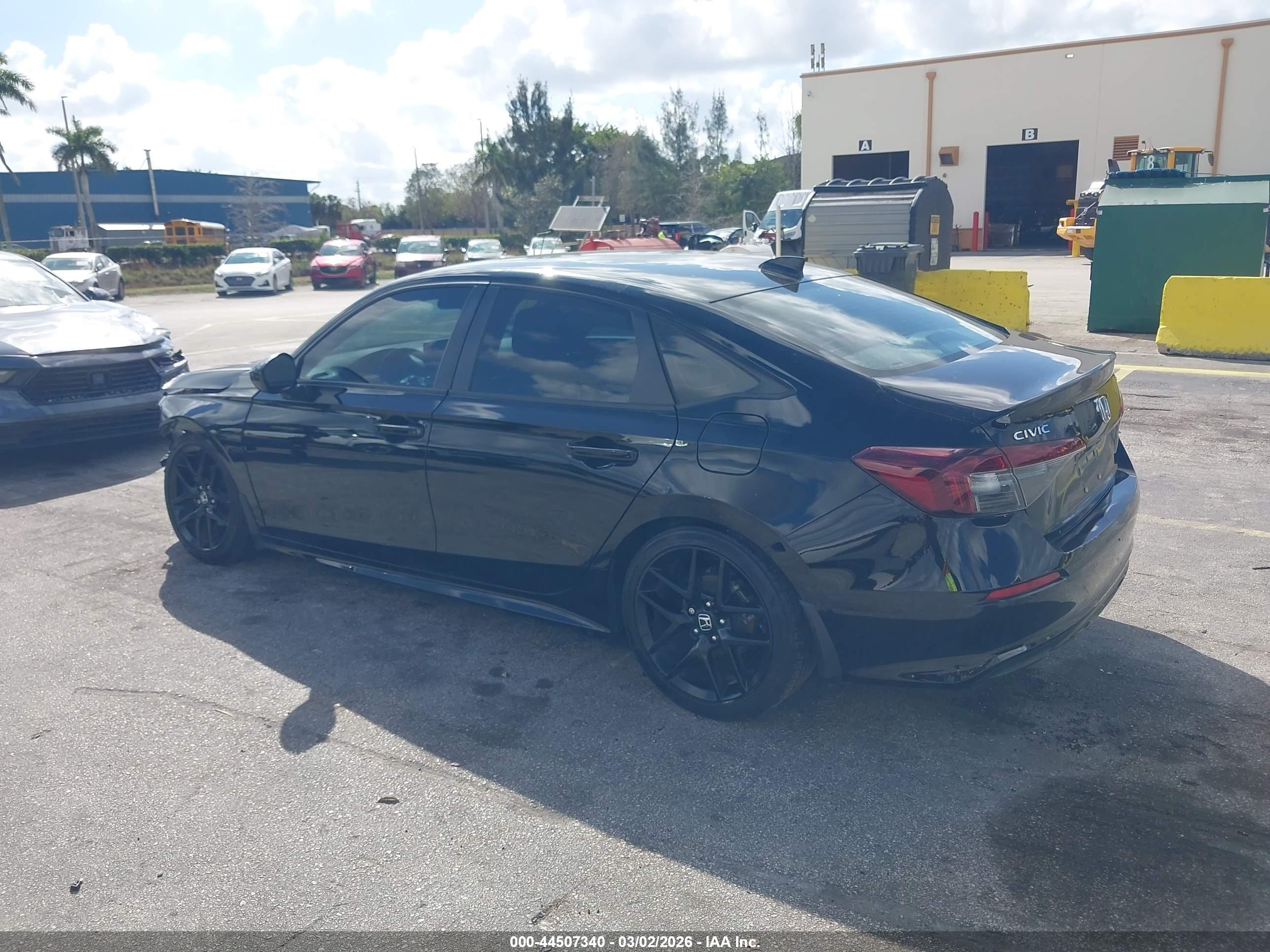 HONDA CIVIC image 3