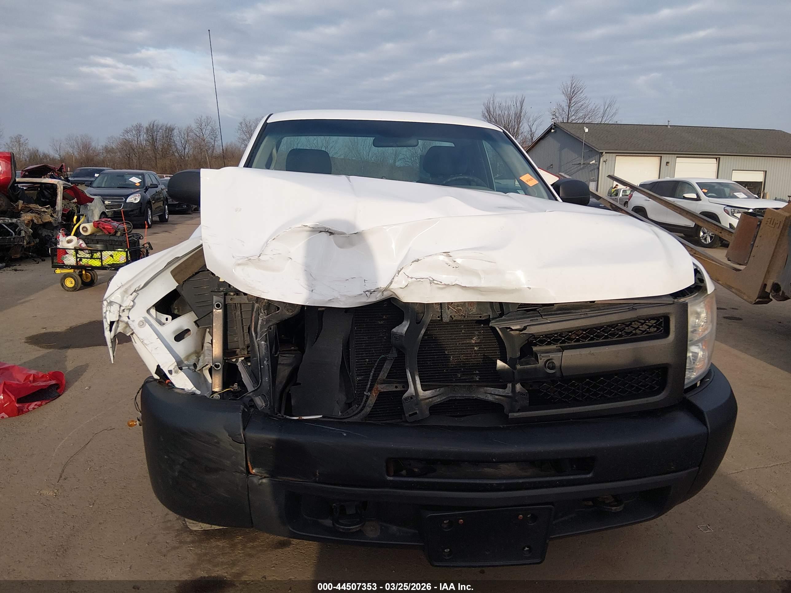 CHEVROLET SILVERADO image 6
