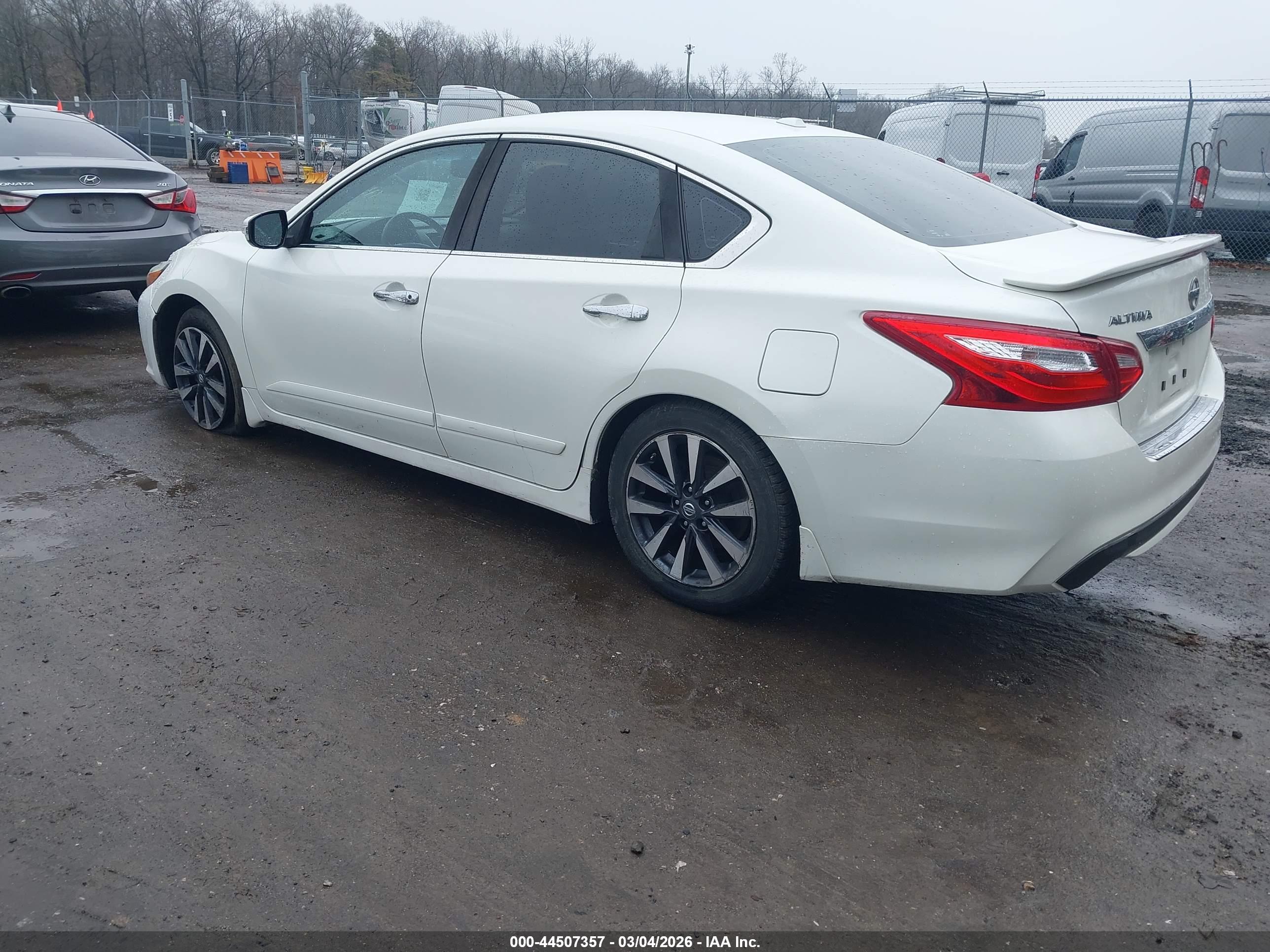NISSAN ALTIMA image 3
