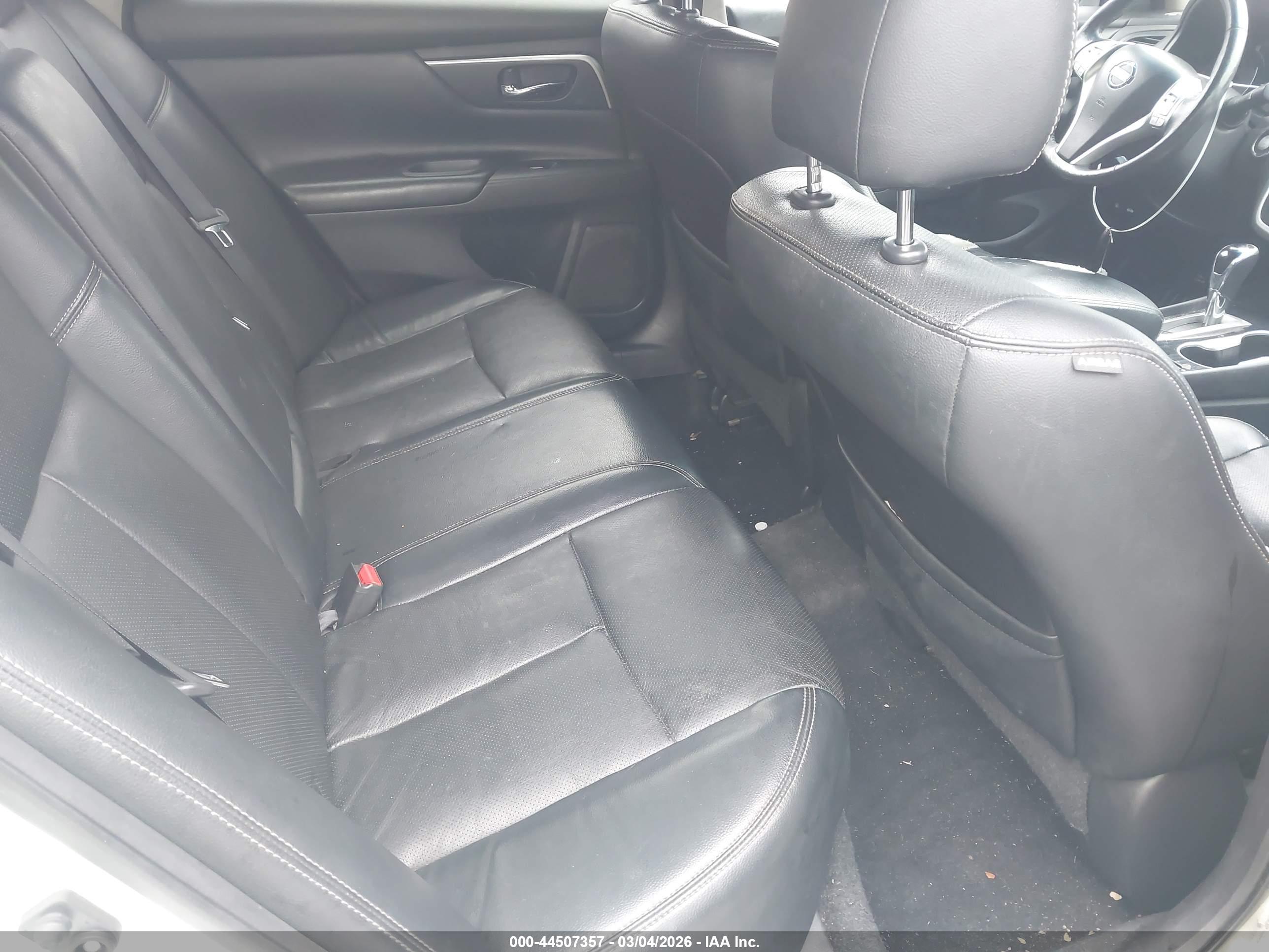 NISSAN ALTIMA image 8