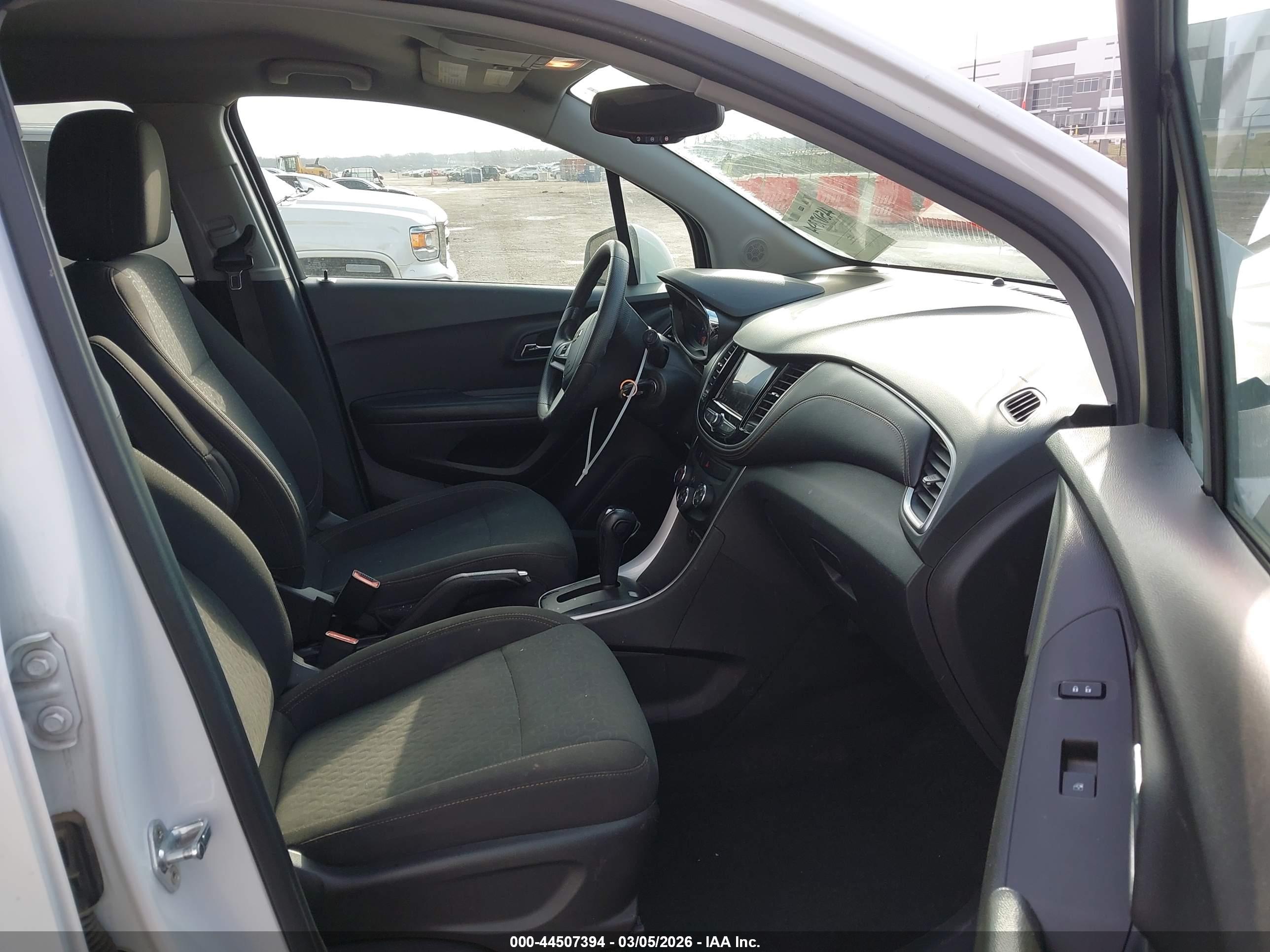 CHEVROLET TRAX image 5