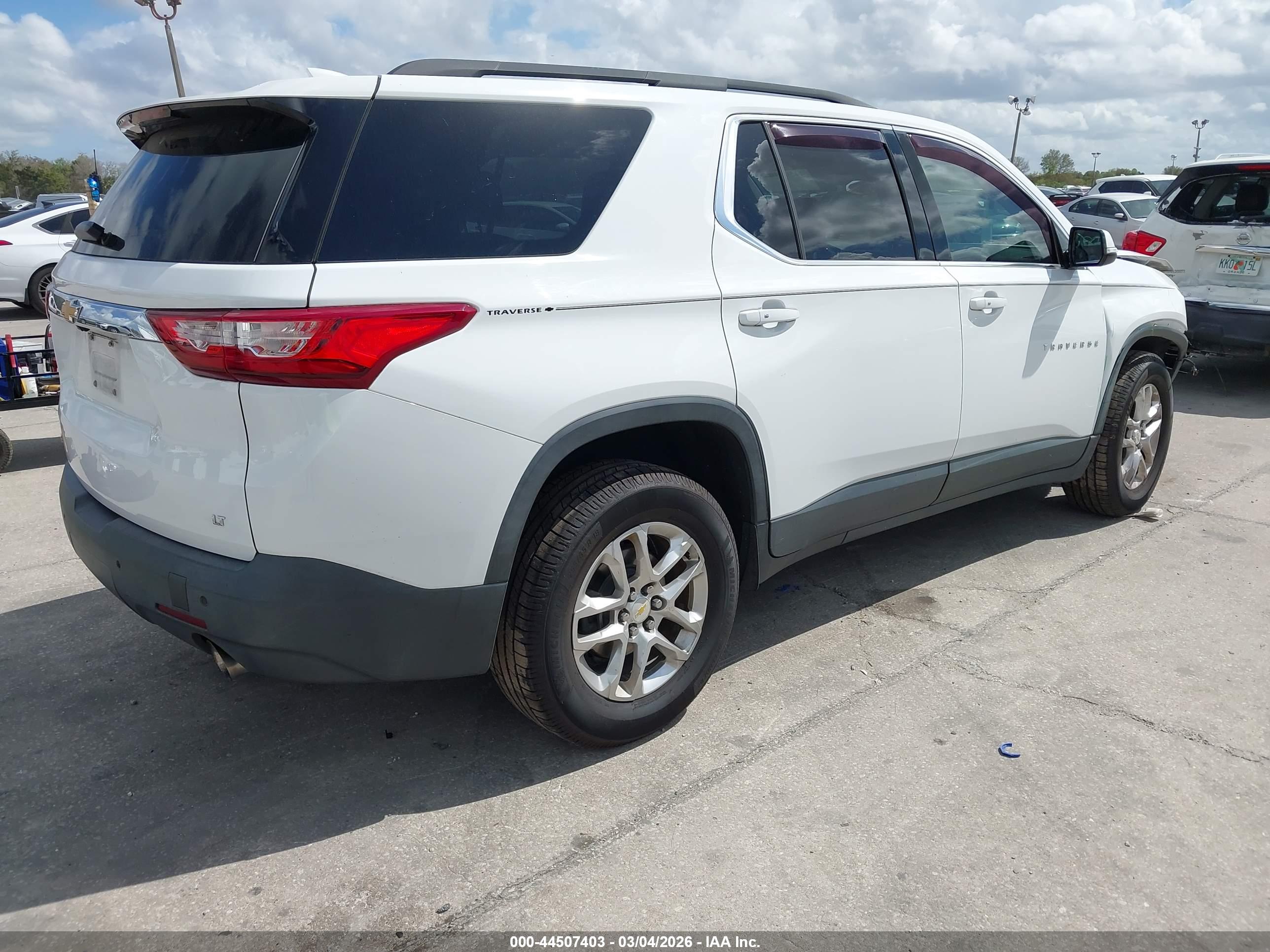CHEVROLET TRAVERSE image 4
