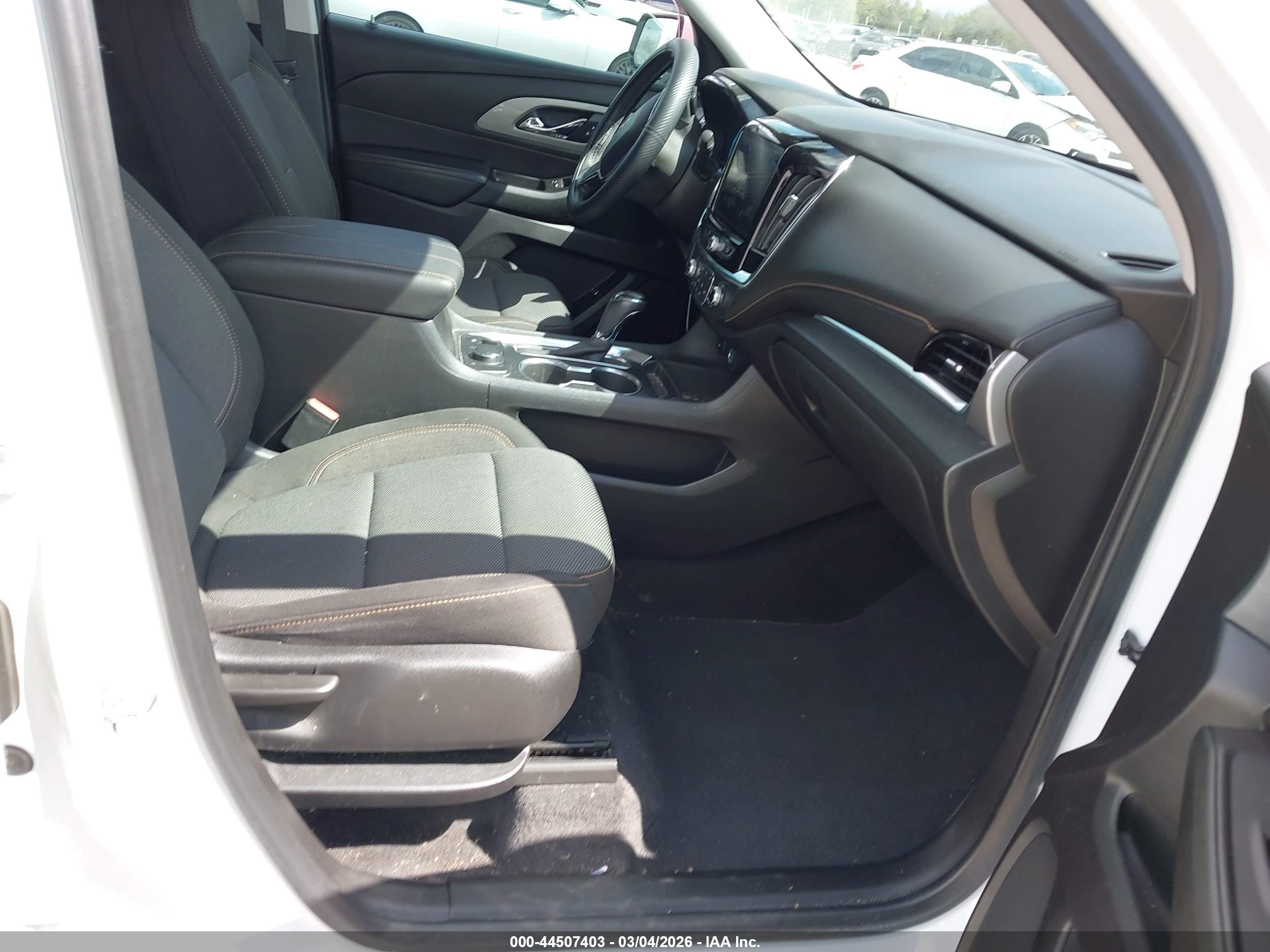 CHEVROLET TRAVERSE image 5