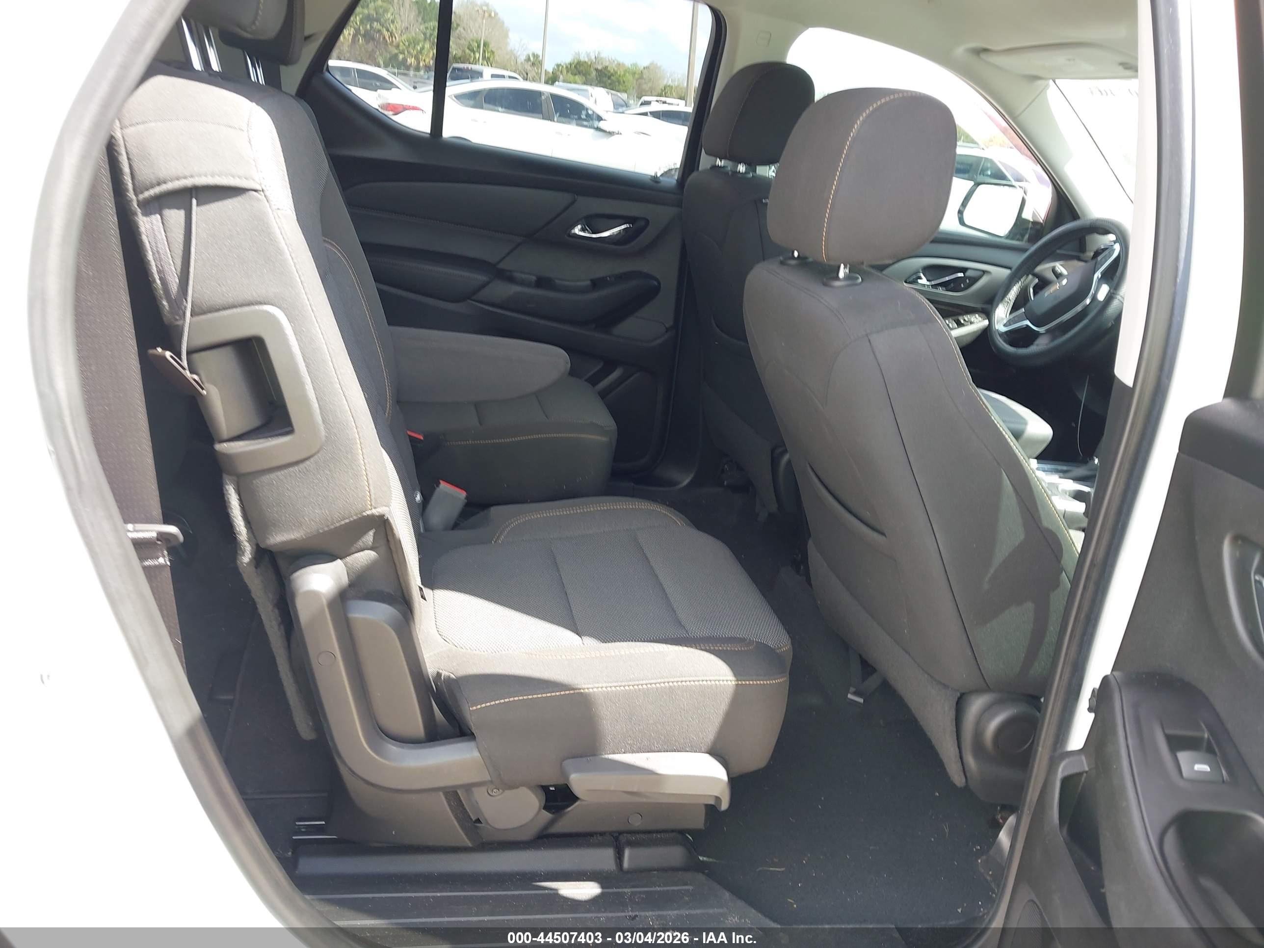 CHEVROLET TRAVERSE image 8