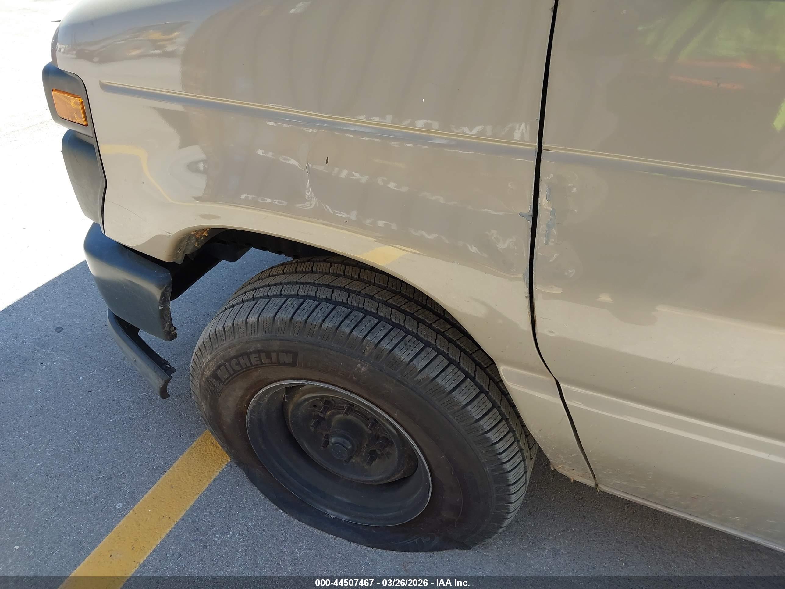 FORD E-250 image 6