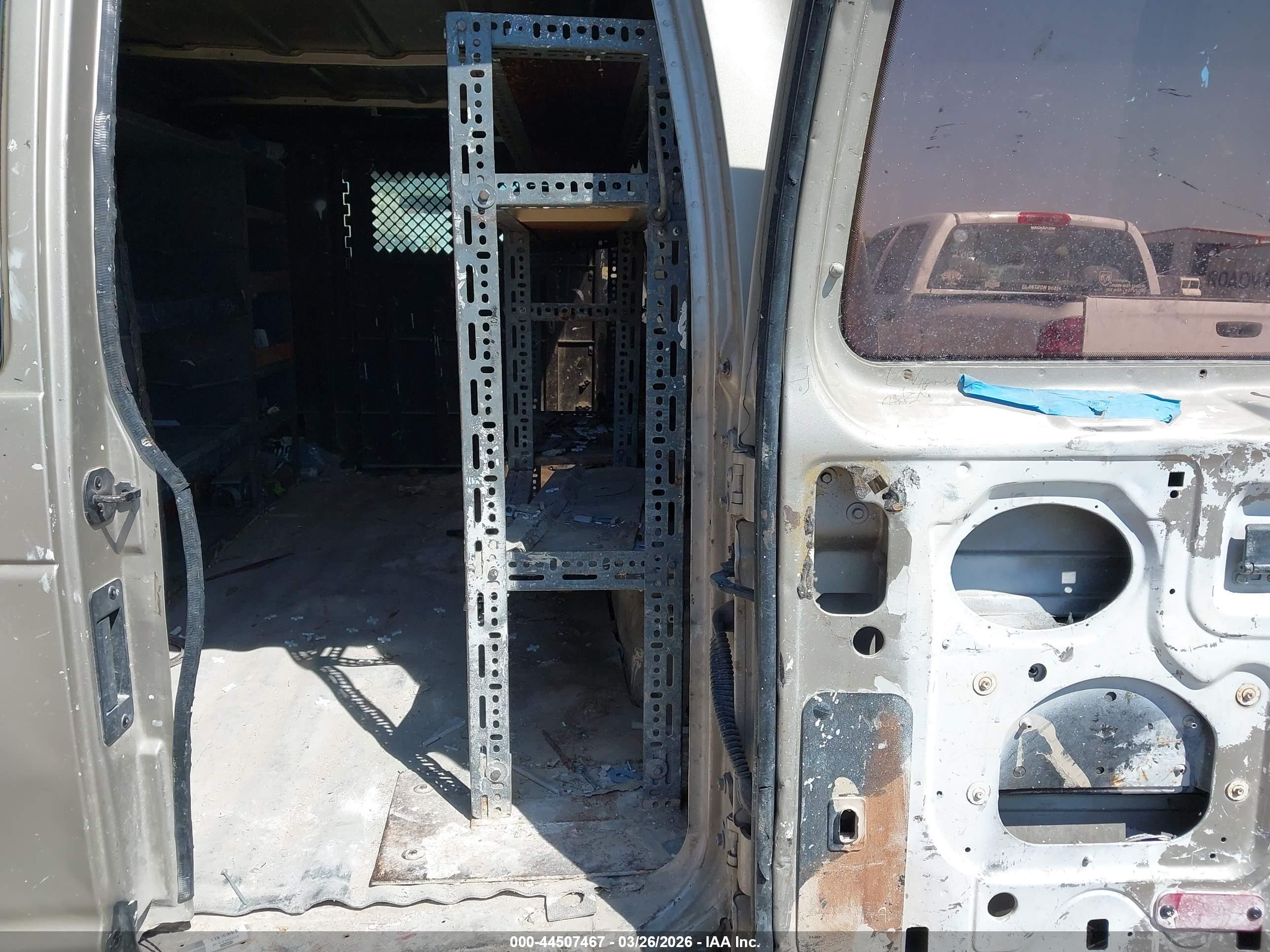 FORD E-250 image 8