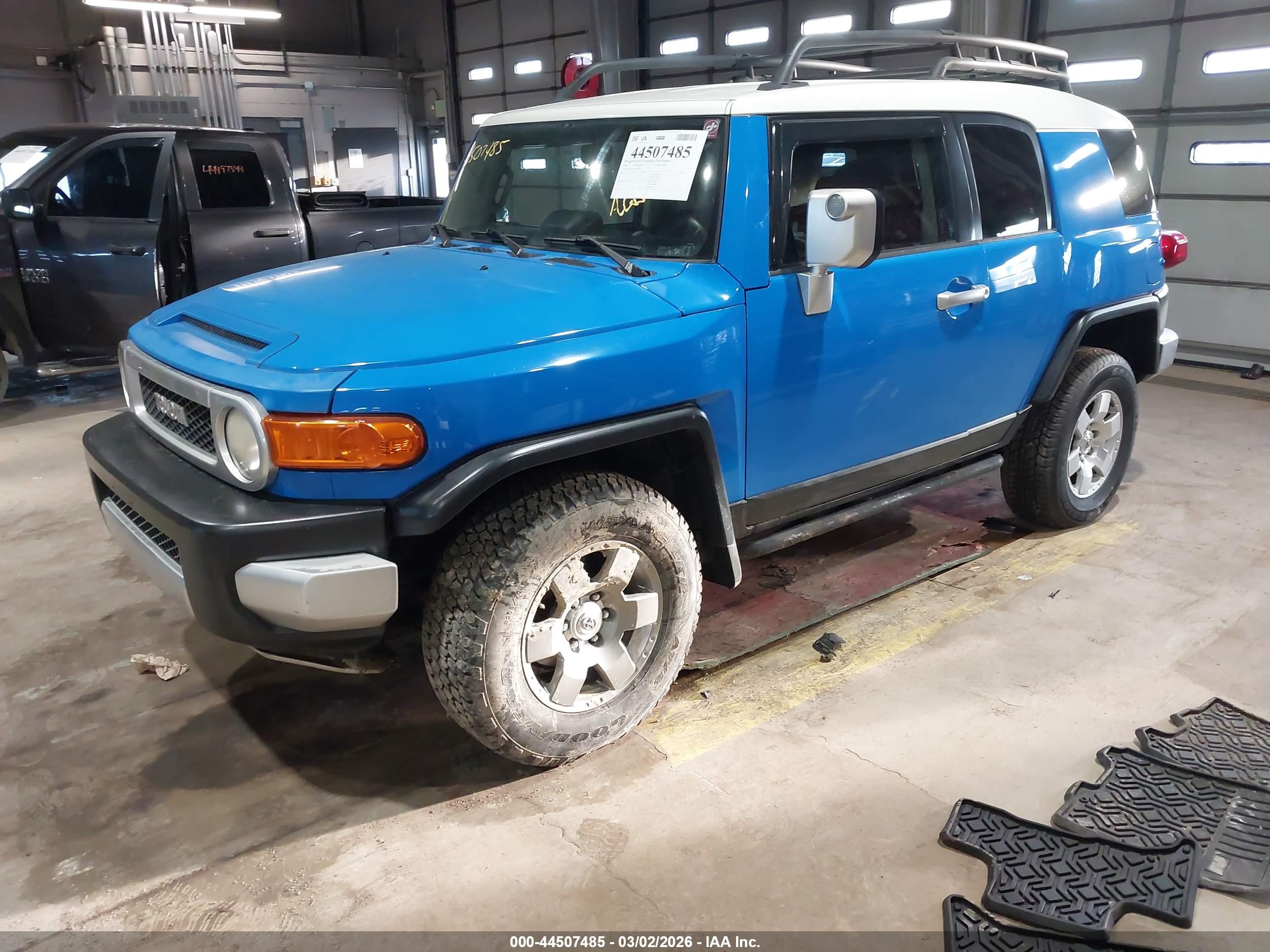 TOYOTA FJ image 2