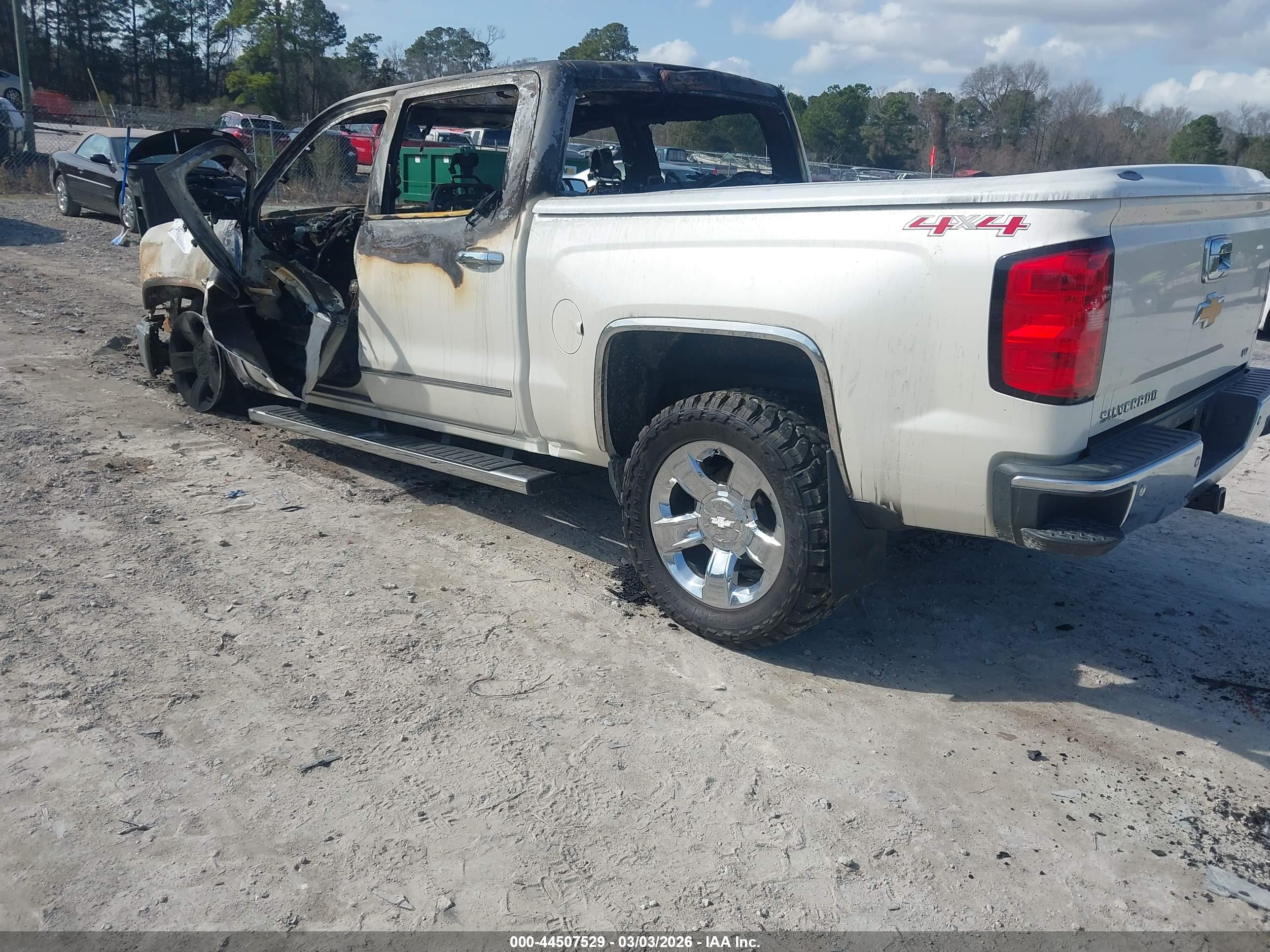 CHEVROLET SILVERADO image 3