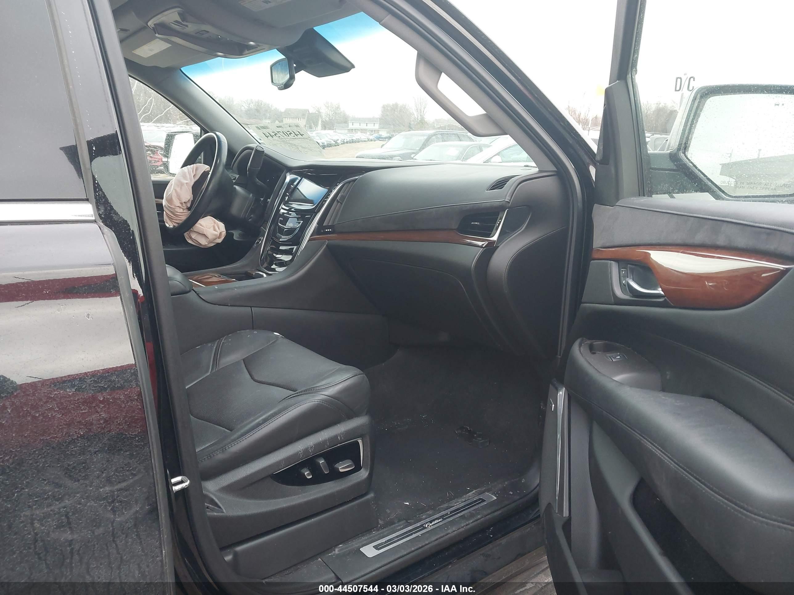 CADILLAC ESCALADE image 5