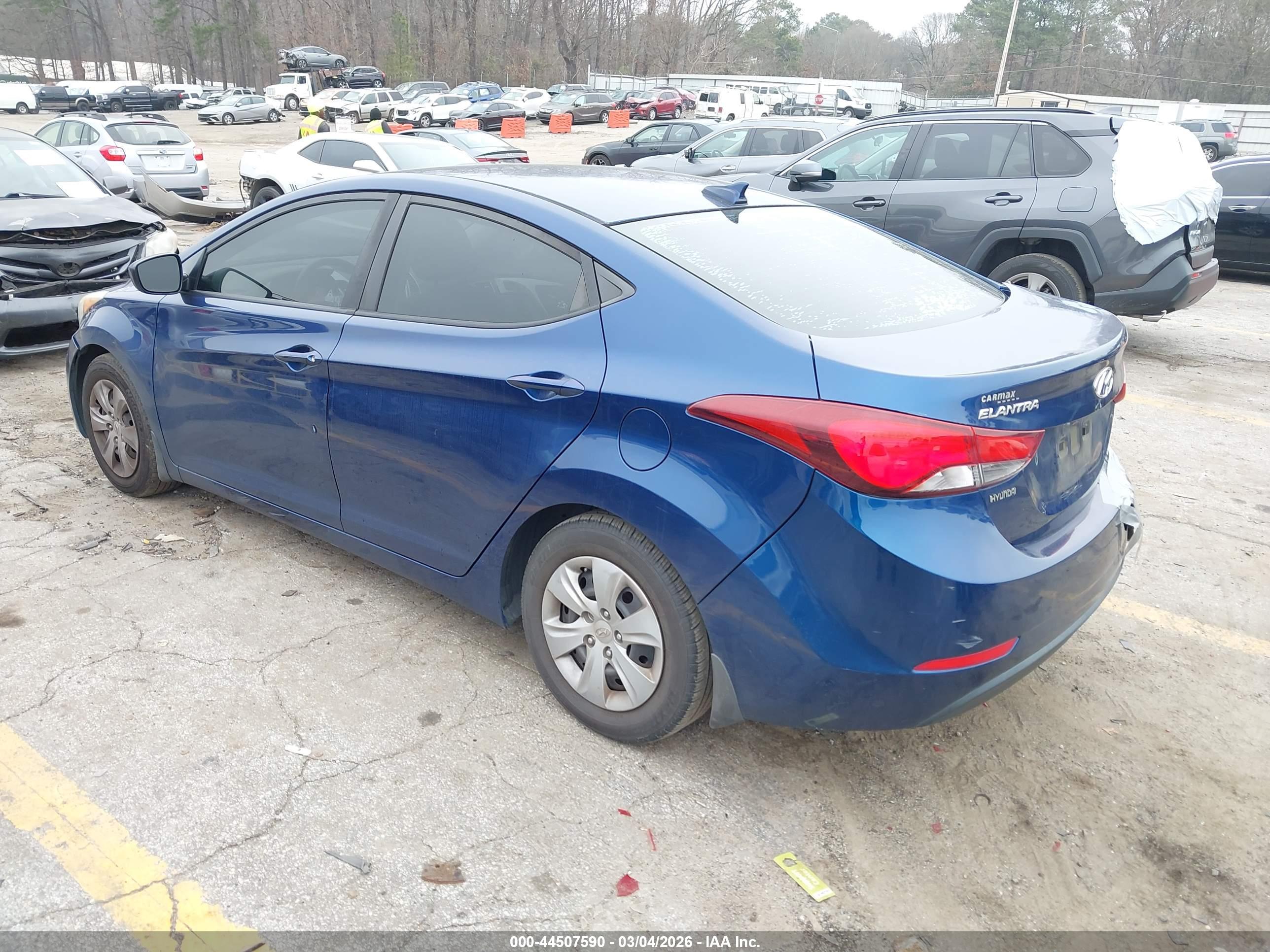 HYUNDAI ELANTRA image 3