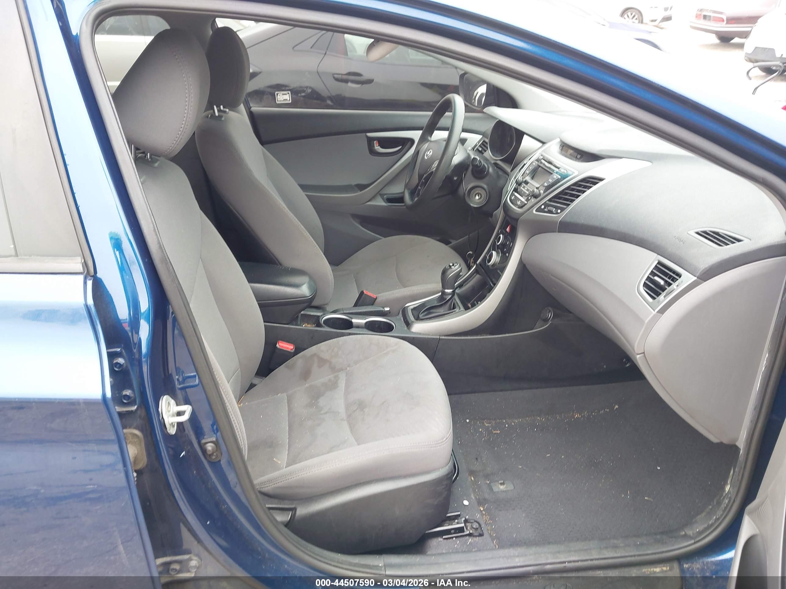 HYUNDAI ELANTRA image 5