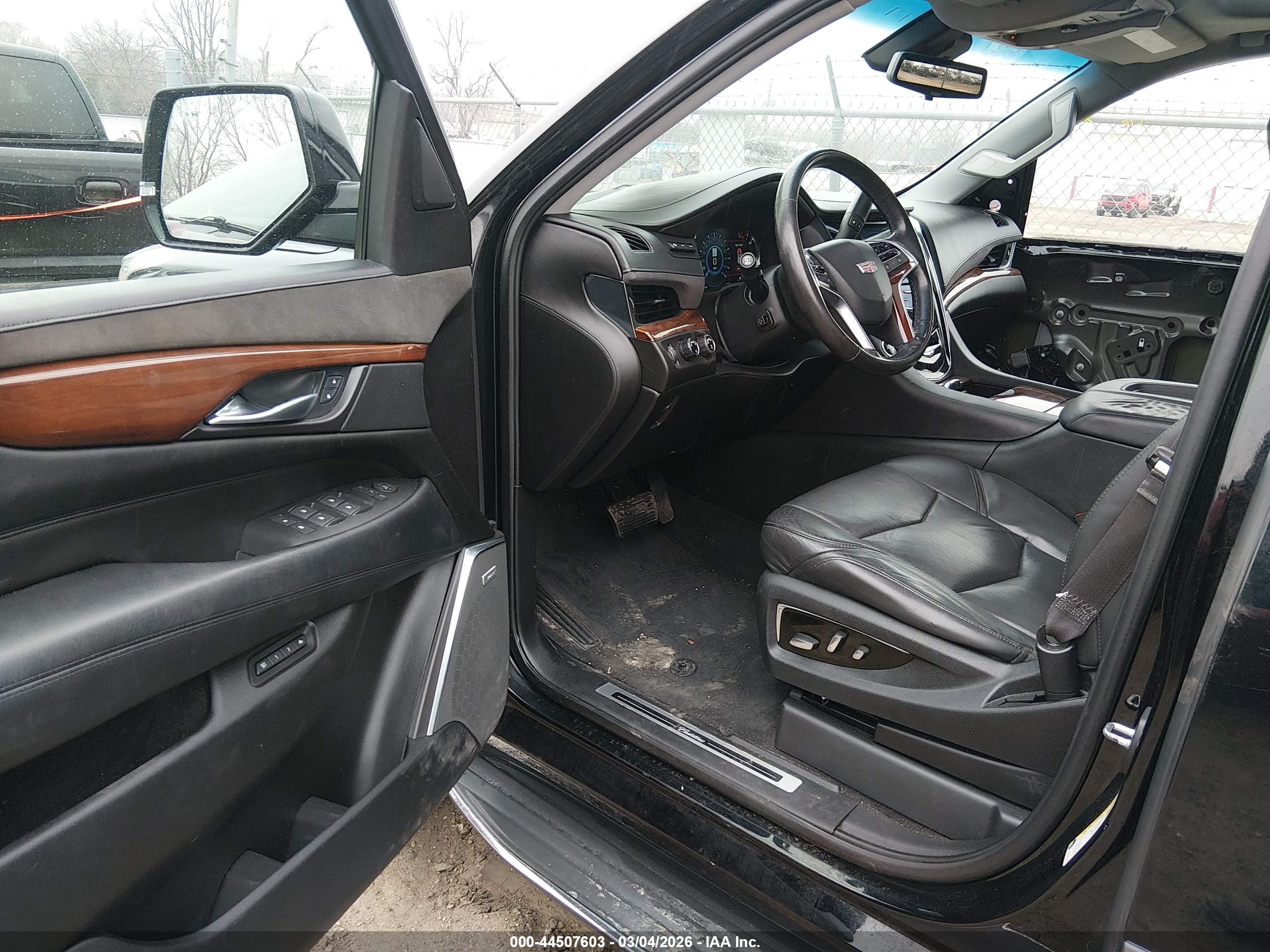 CADILLAC ESCALADE image 5