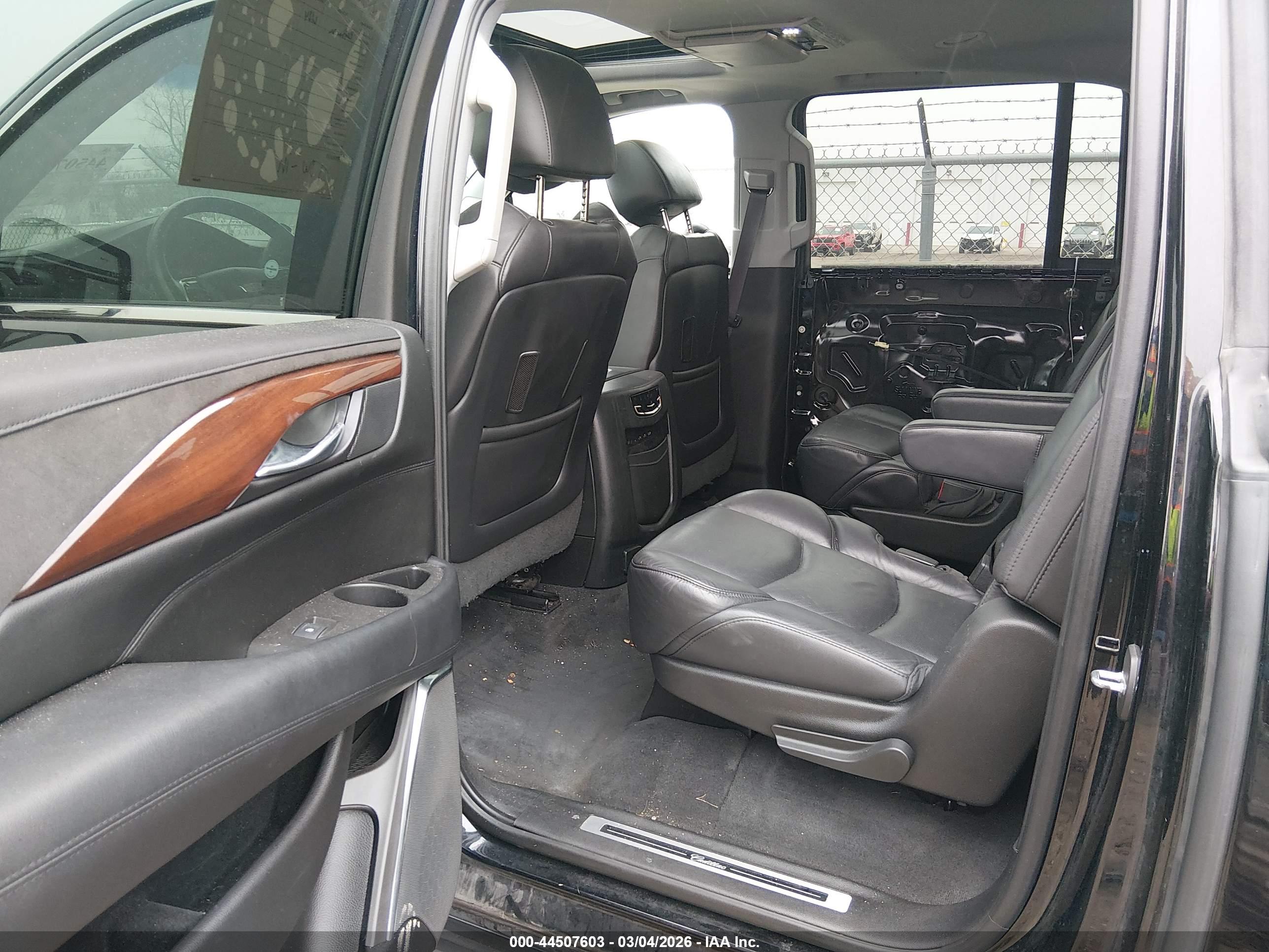 CADILLAC ESCALADE image 8