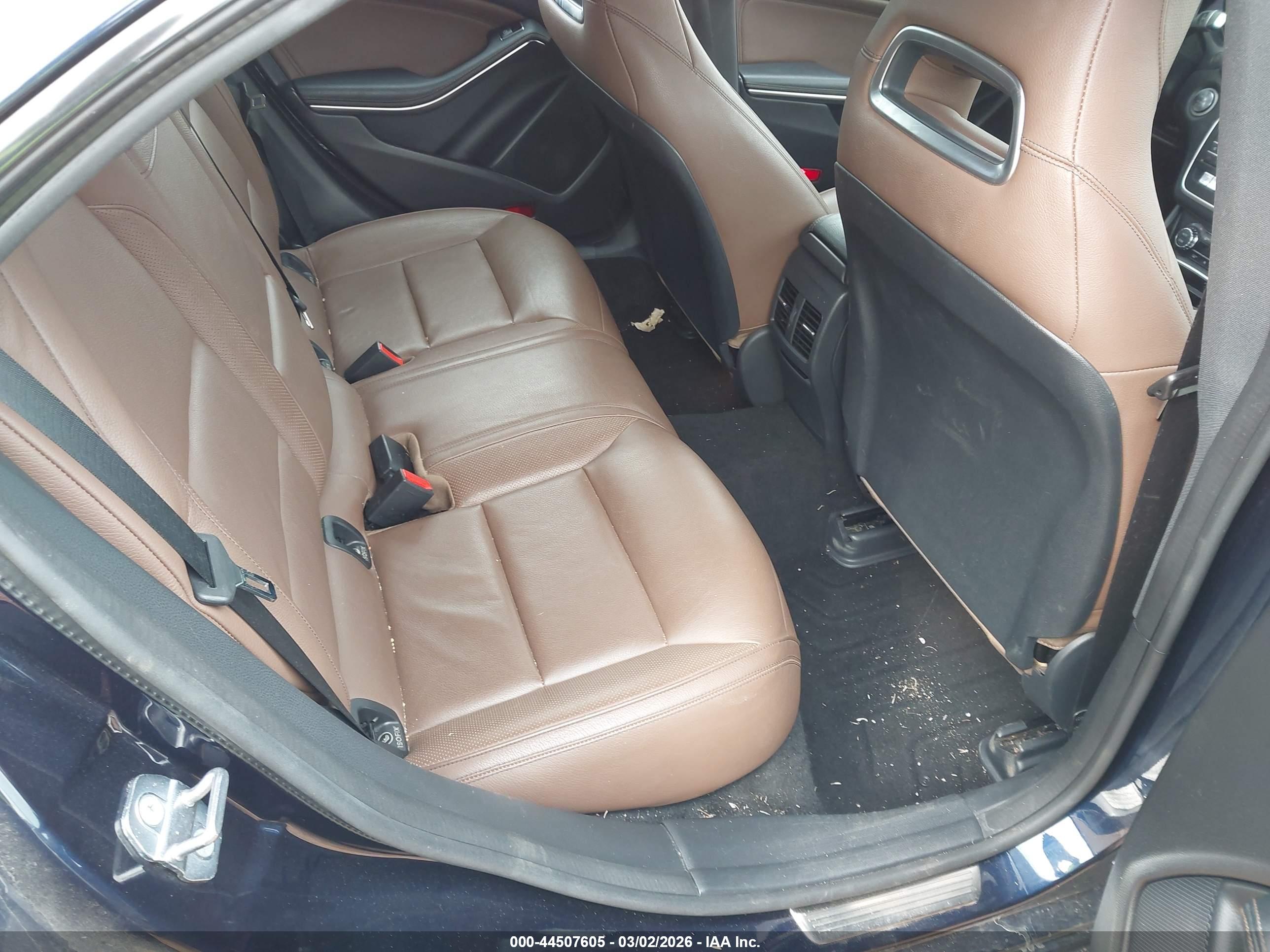 MERCEDES-BENZ CLA image 8