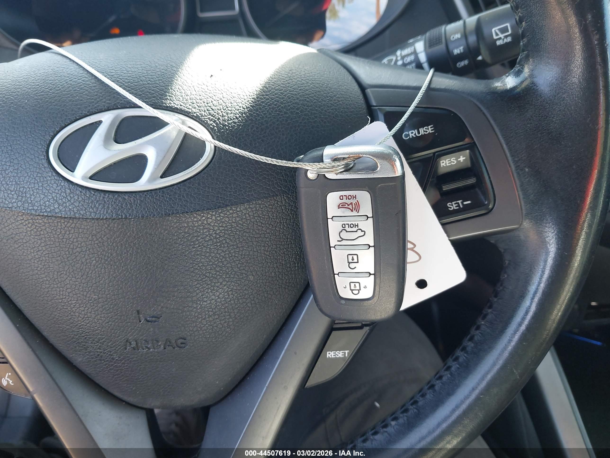 HYUNDAI VELOSTER image 11