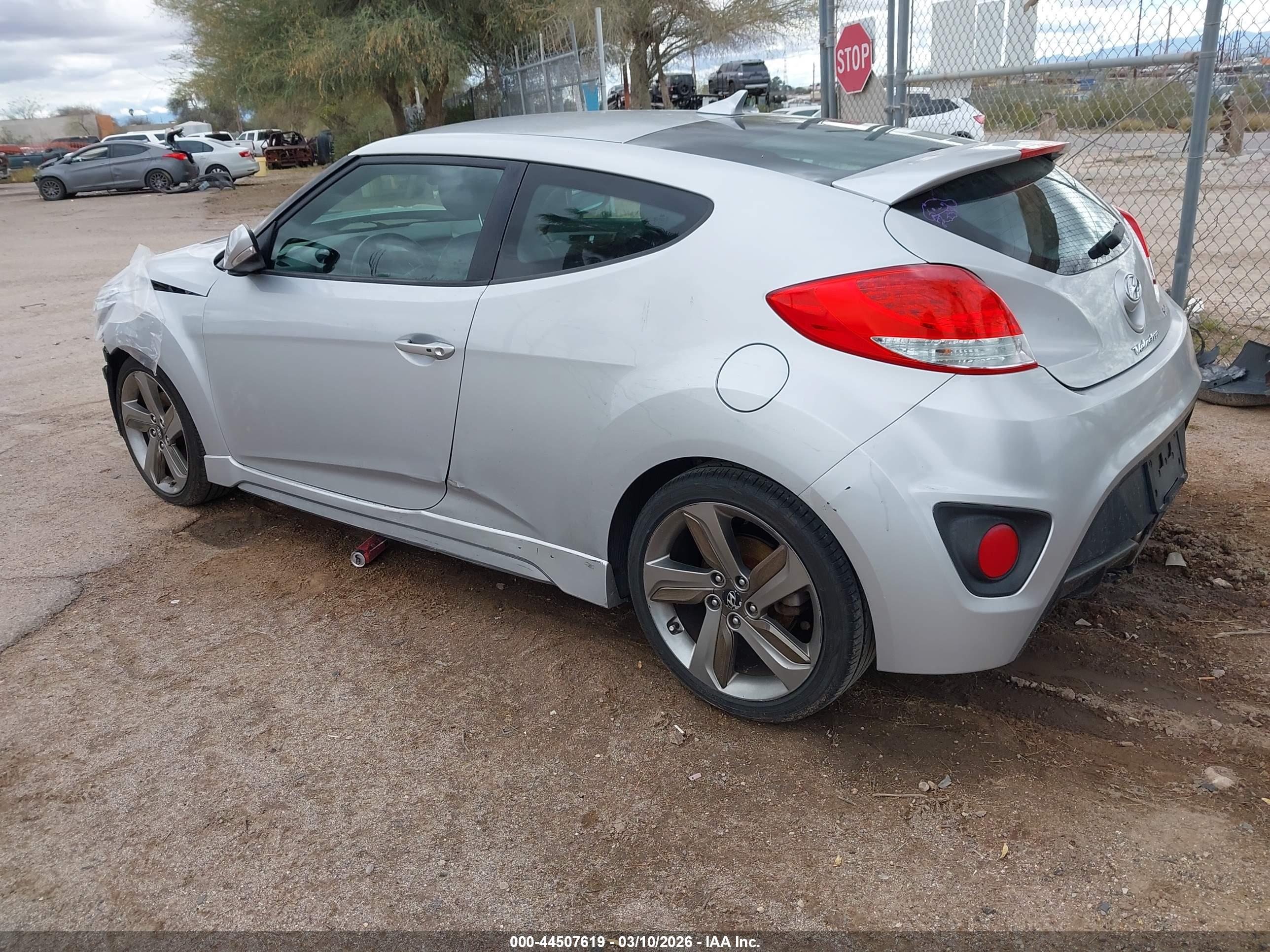 HYUNDAI VELOSTER image 3
