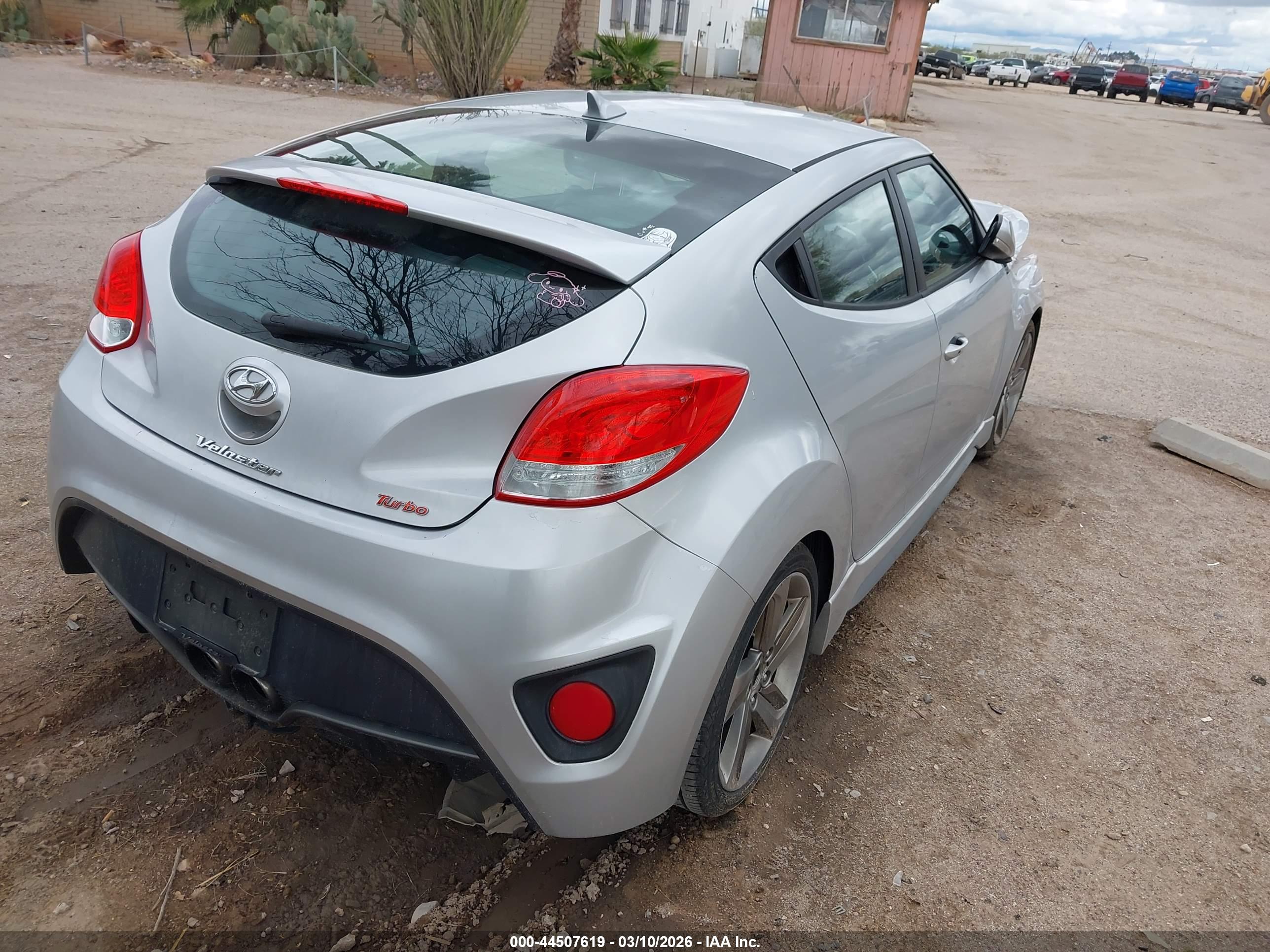 HYUNDAI VELOSTER image 4