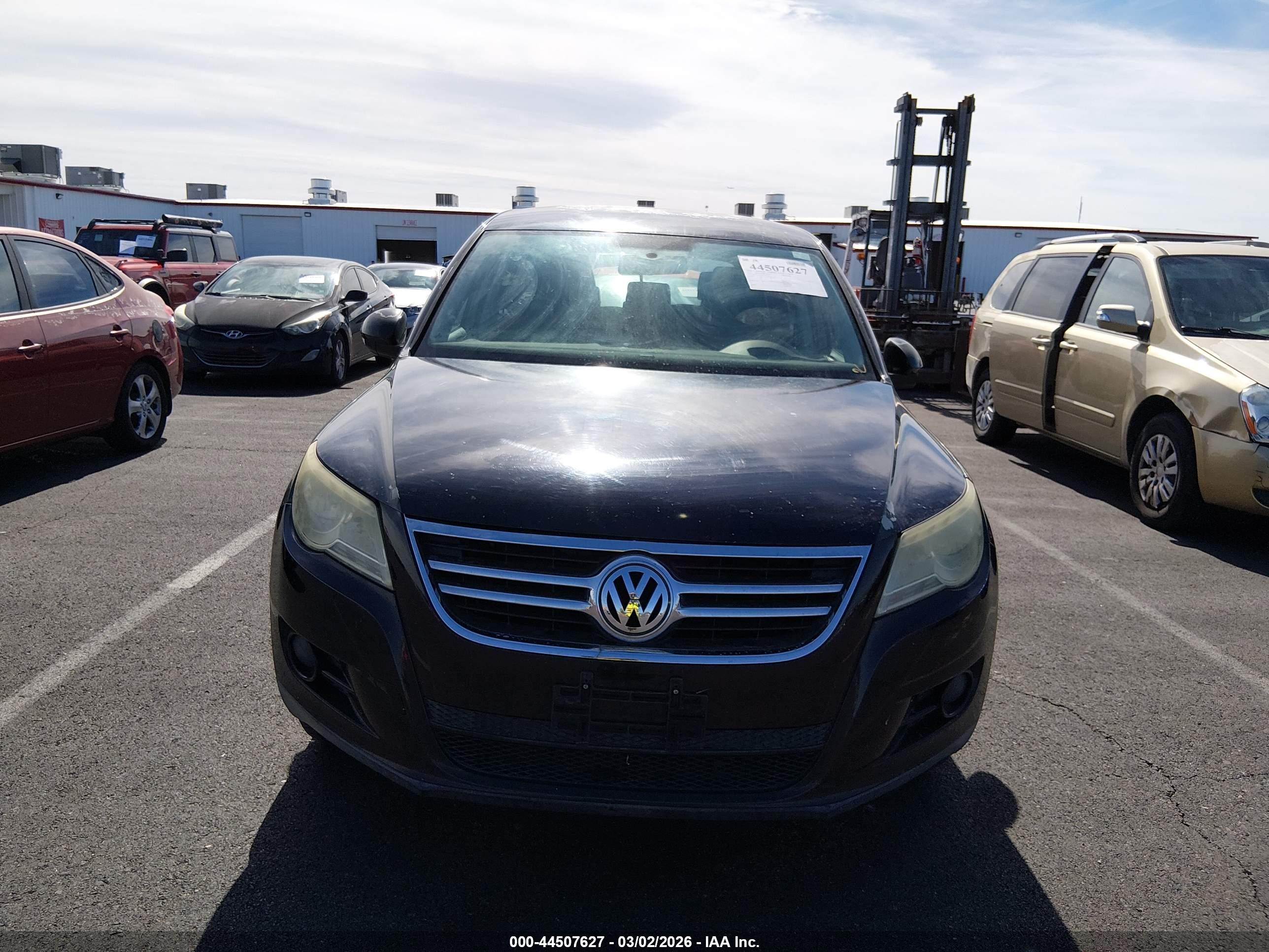VOLKSWAGEN TIGUAN image 6