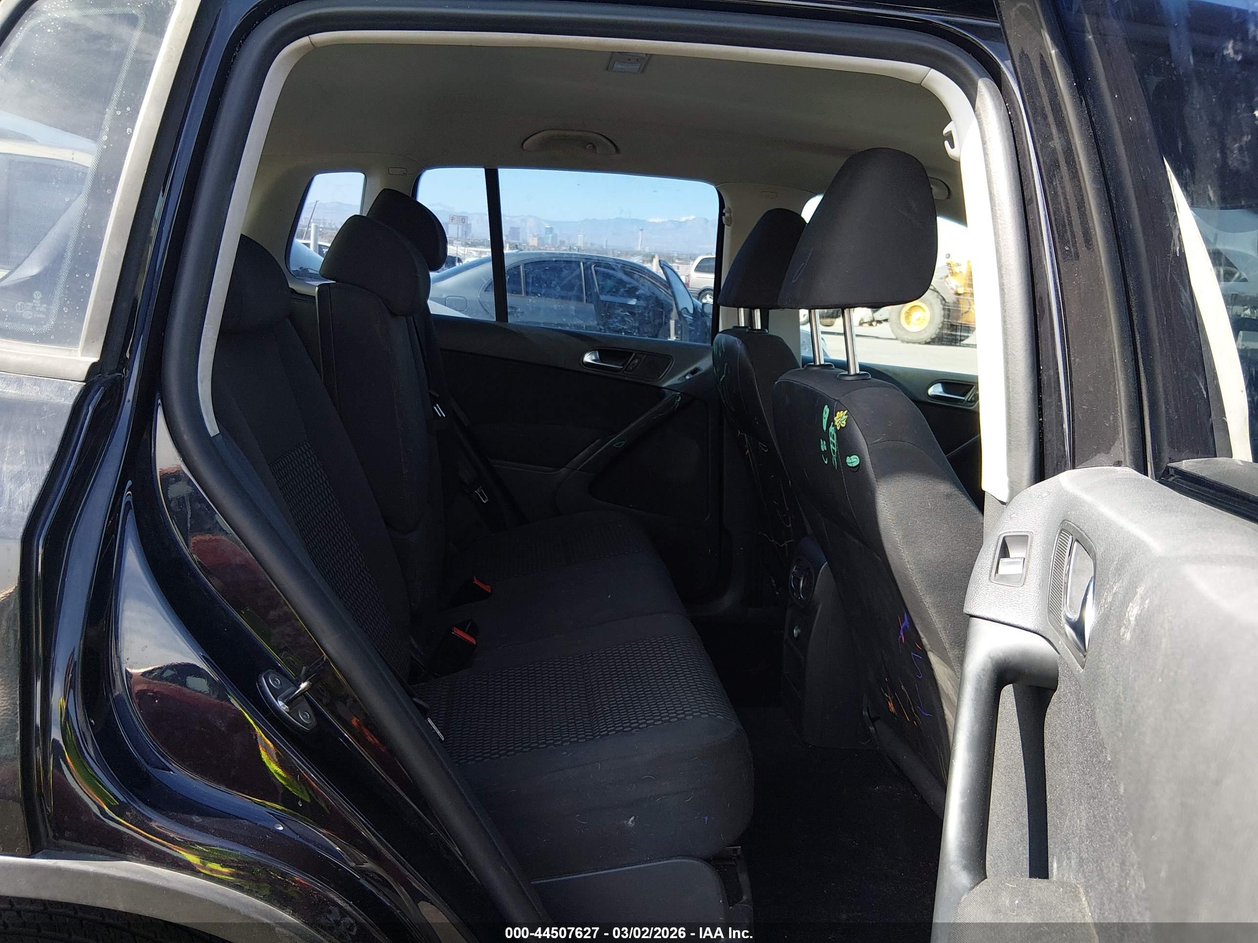 VOLKSWAGEN TIGUAN image 8