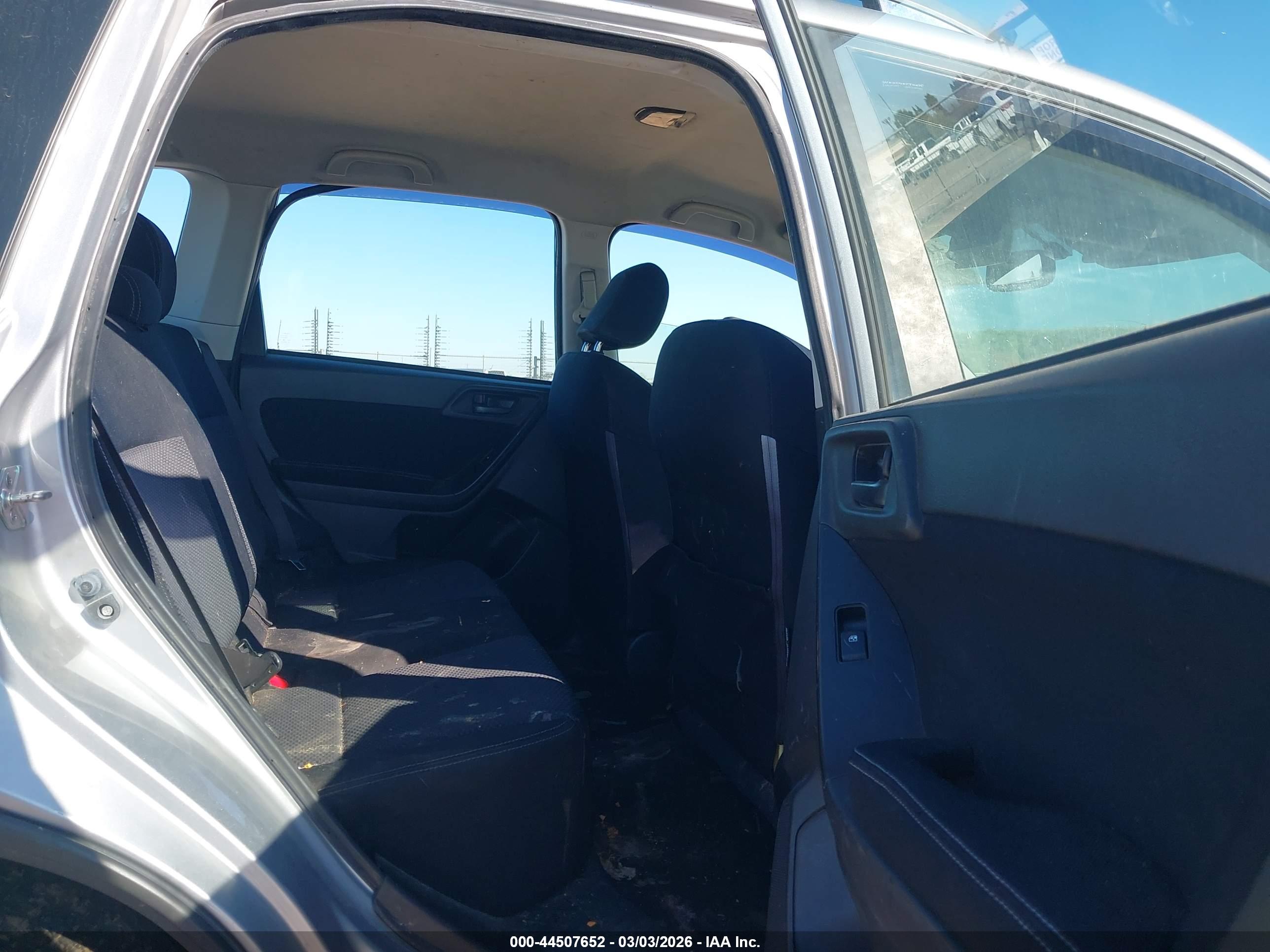 SUBARU FORESTER image 8