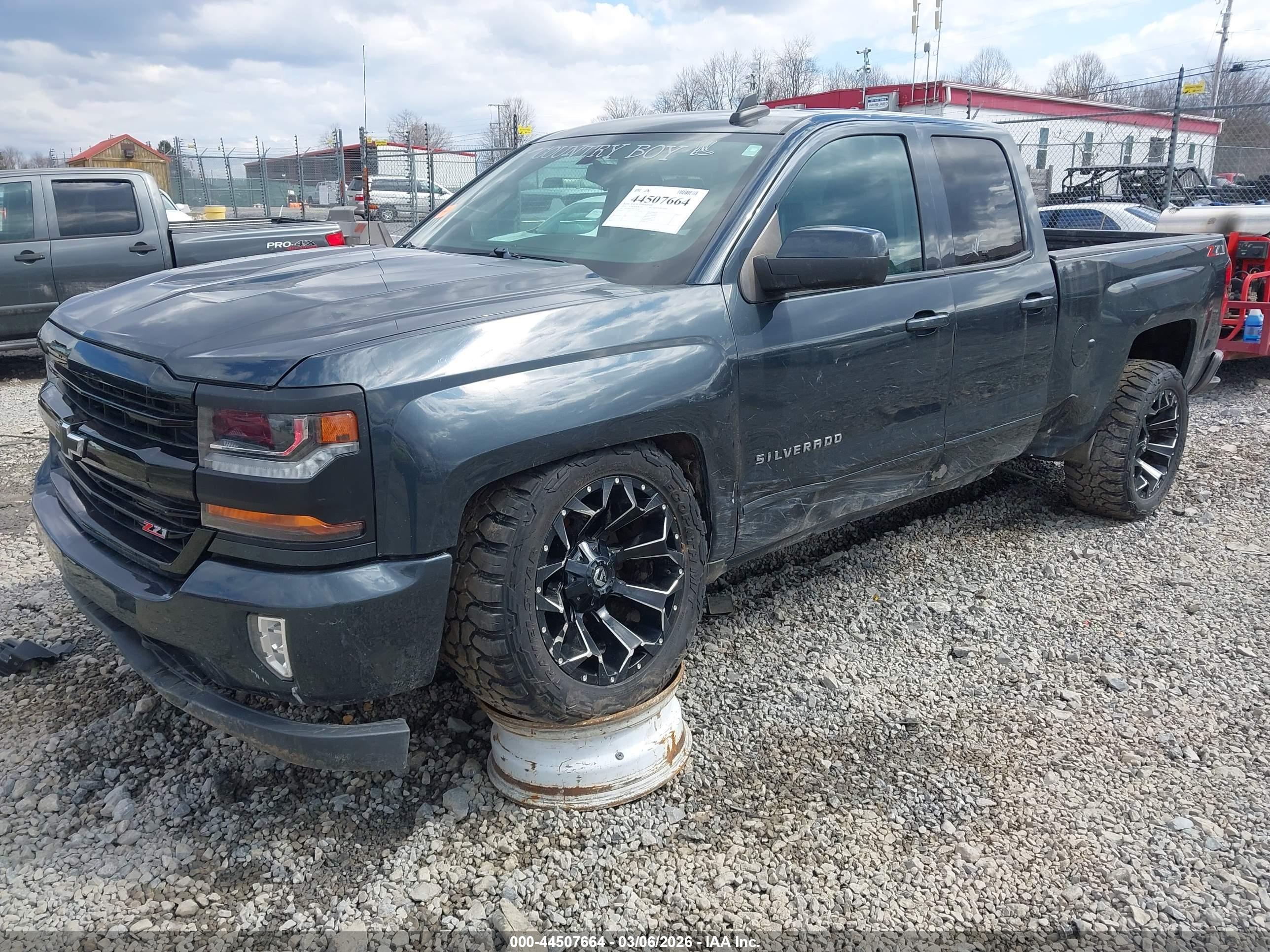 CHEVROLET SILVERADO image 2