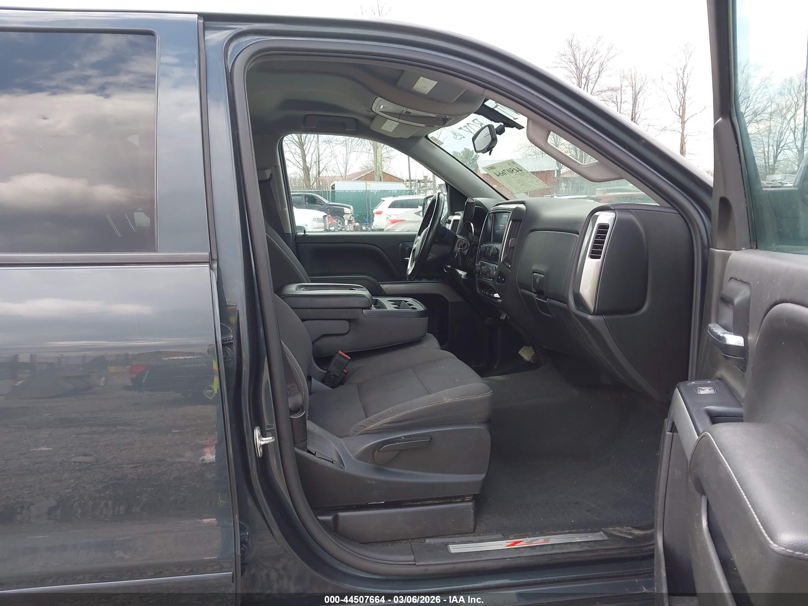 CHEVROLET SILVERADO image 5