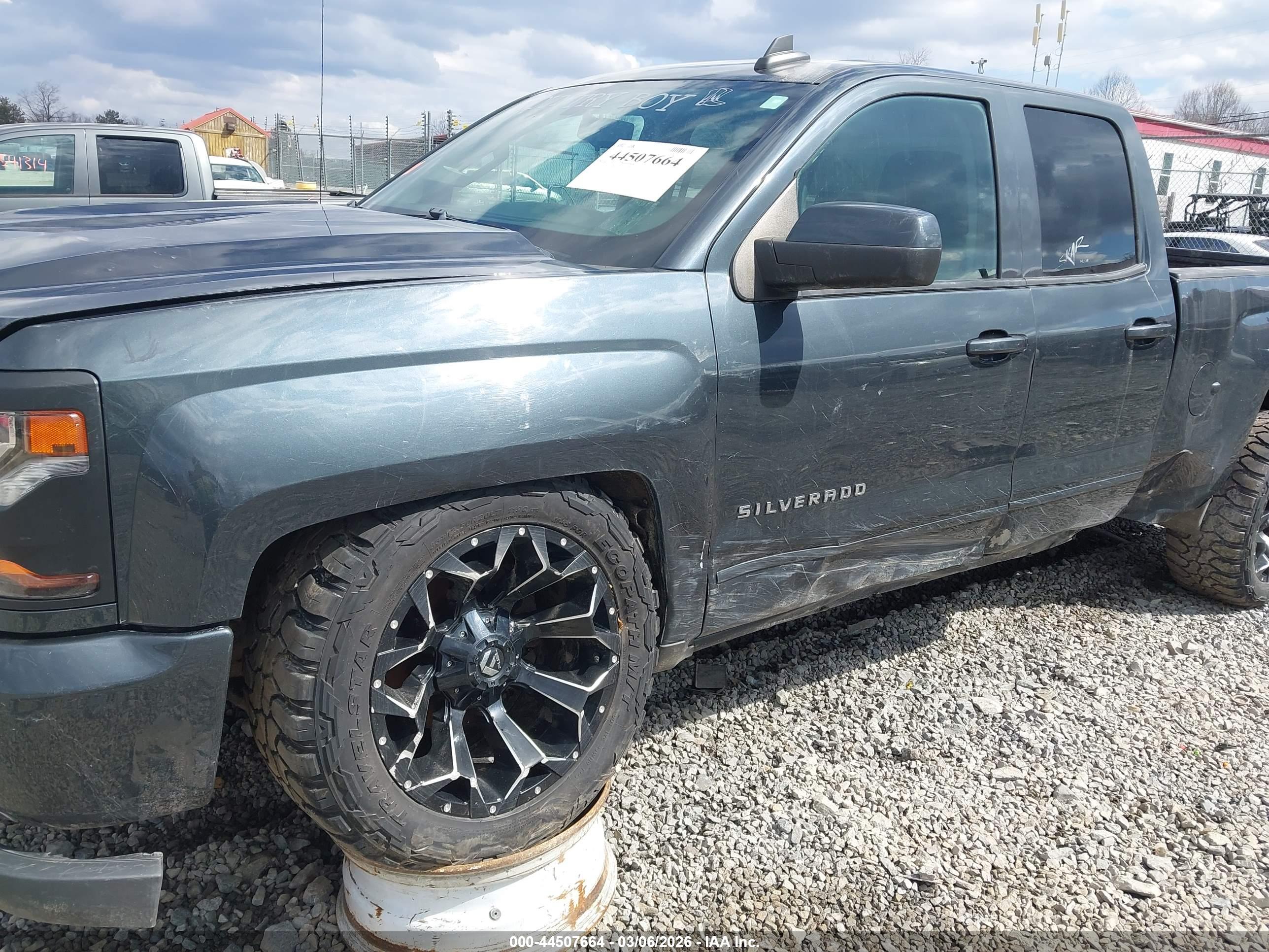 CHEVROLET SILVERADO image 6