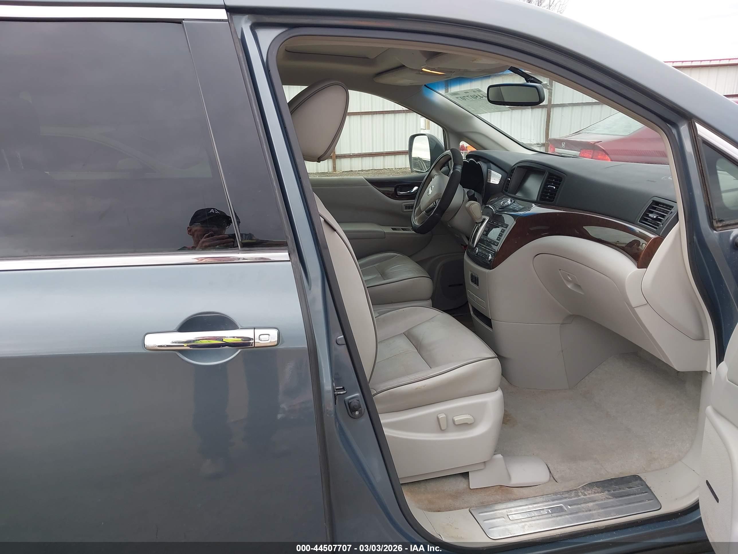 NISSAN QUEST image 5