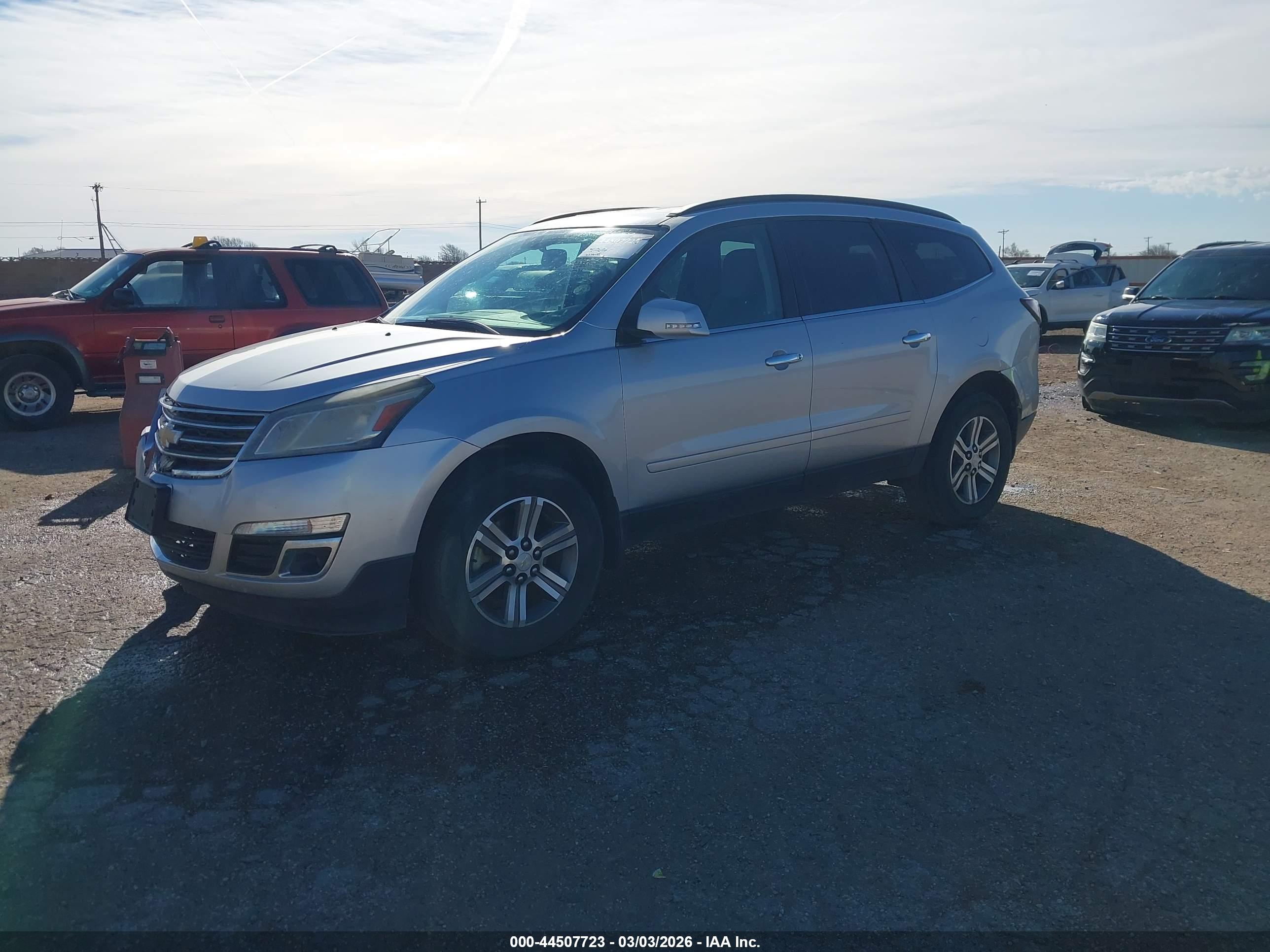 CHEVROLET TRAVERSE image 2