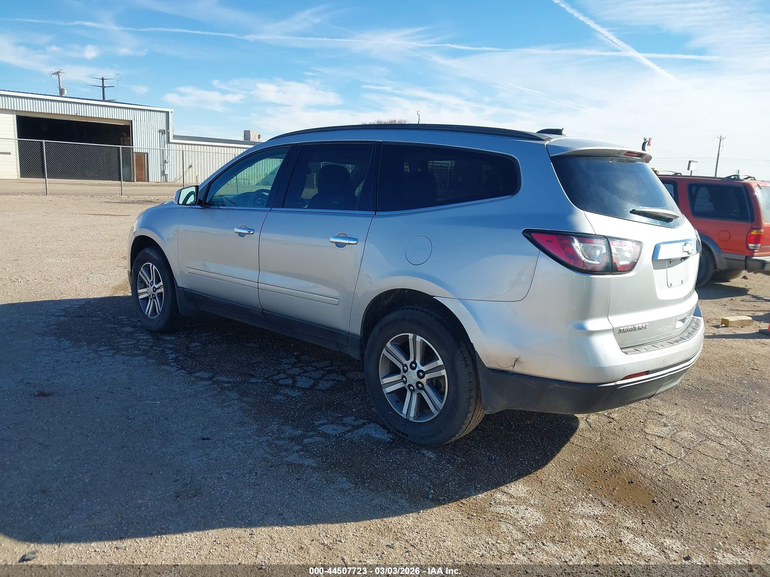 CHEVROLET TRAVERSE image 3