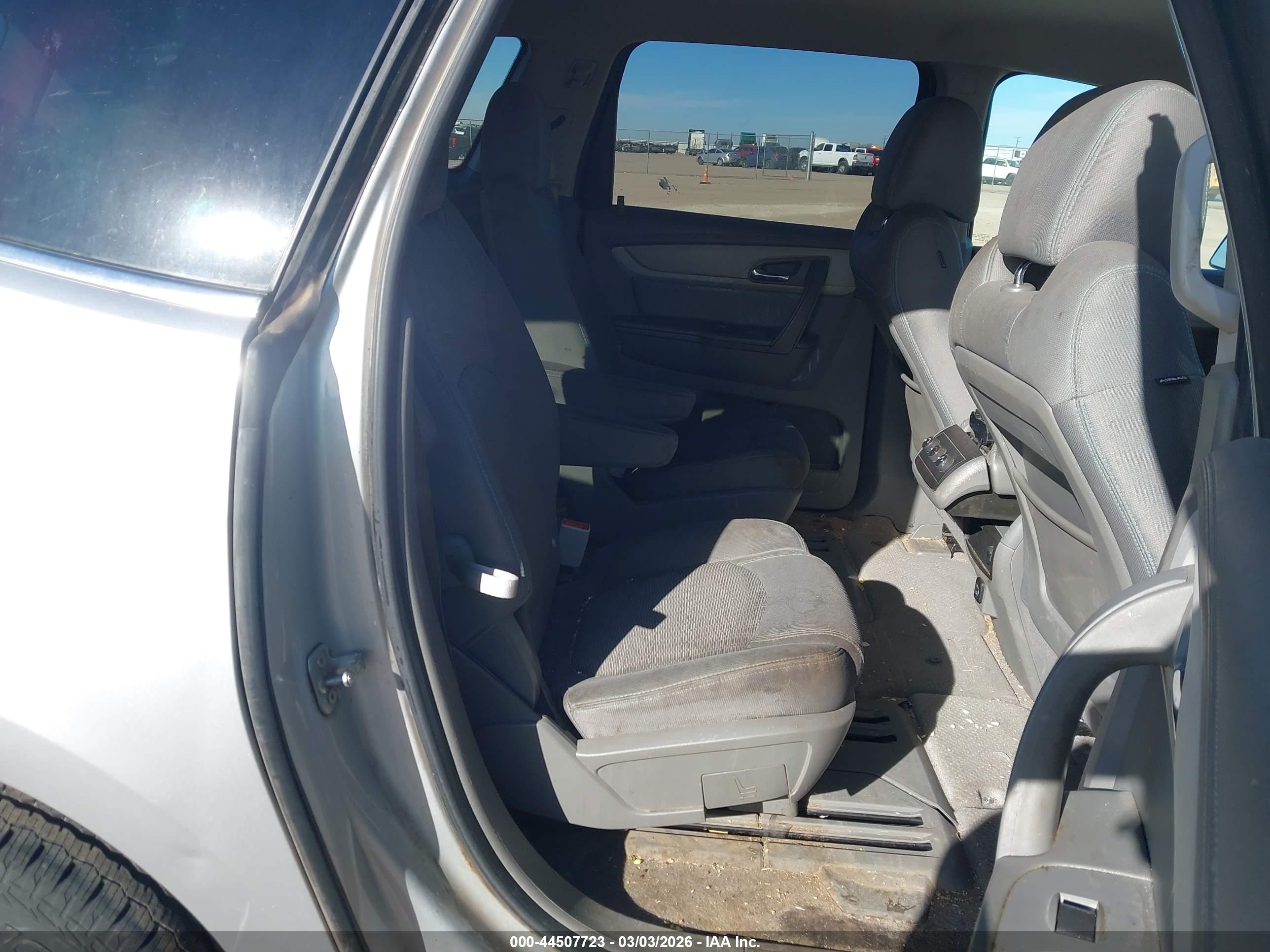CHEVROLET TRAVERSE image 8