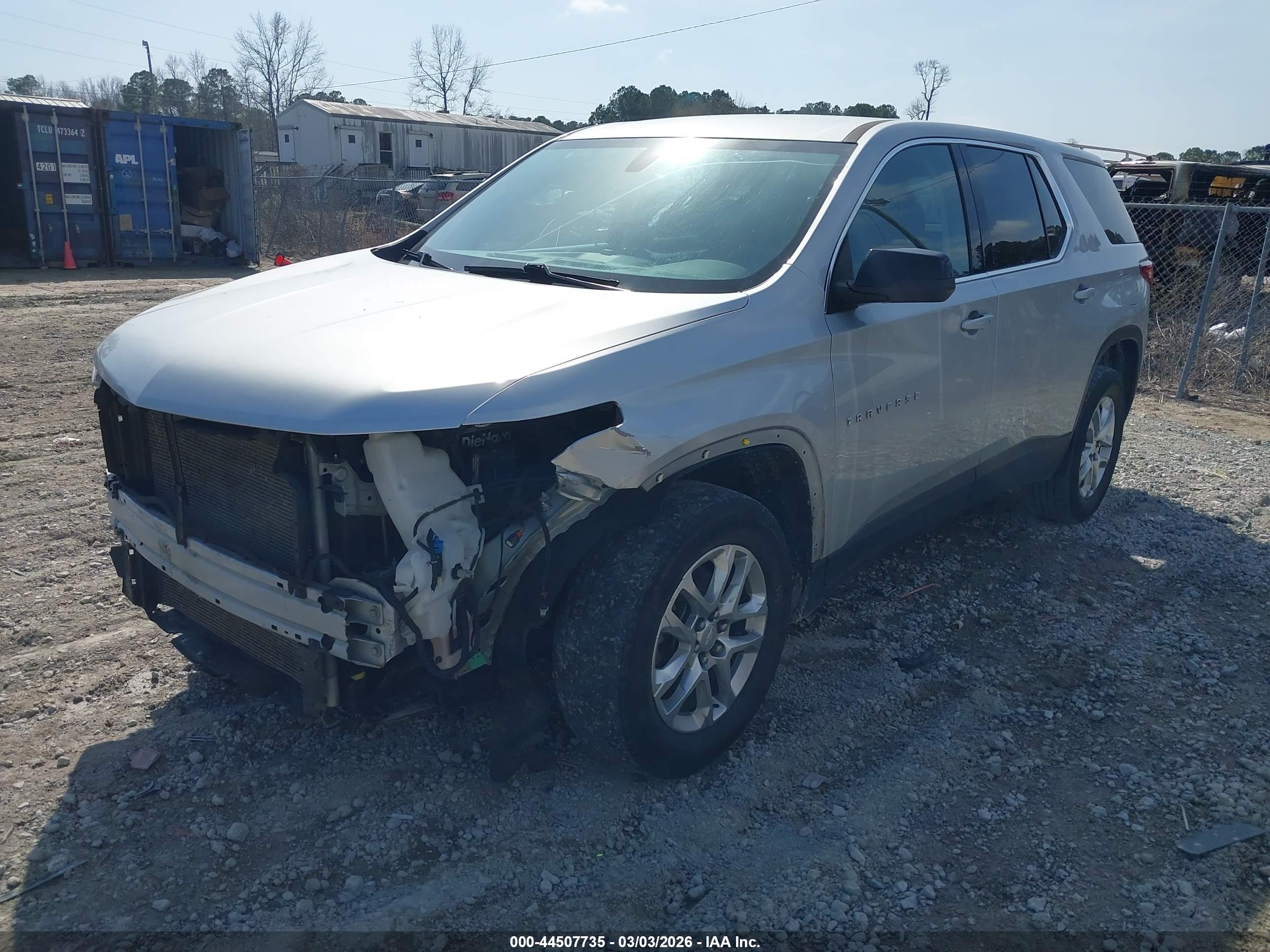 CHEVROLET TRAVERSE image 2