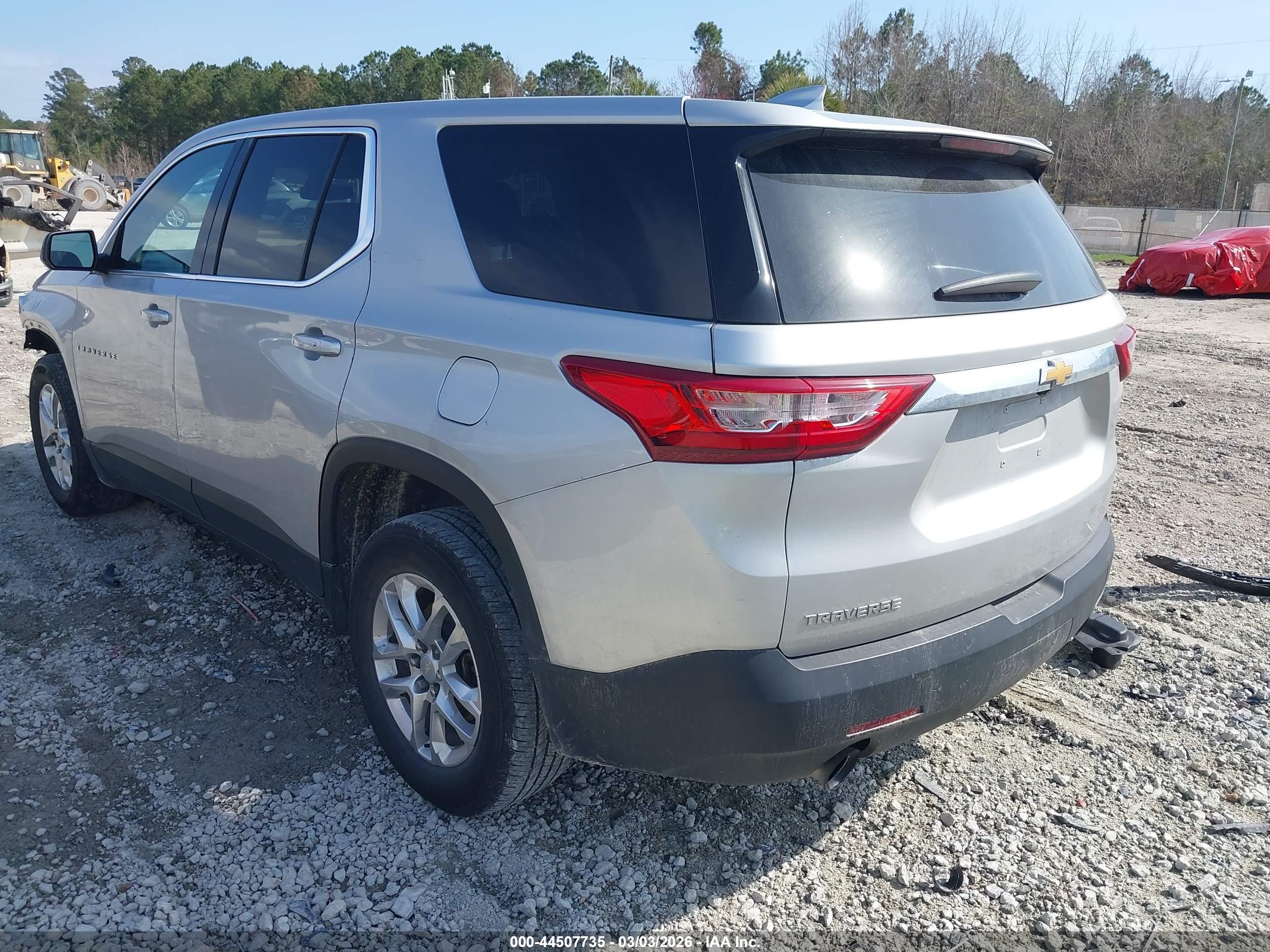CHEVROLET TRAVERSE image 3