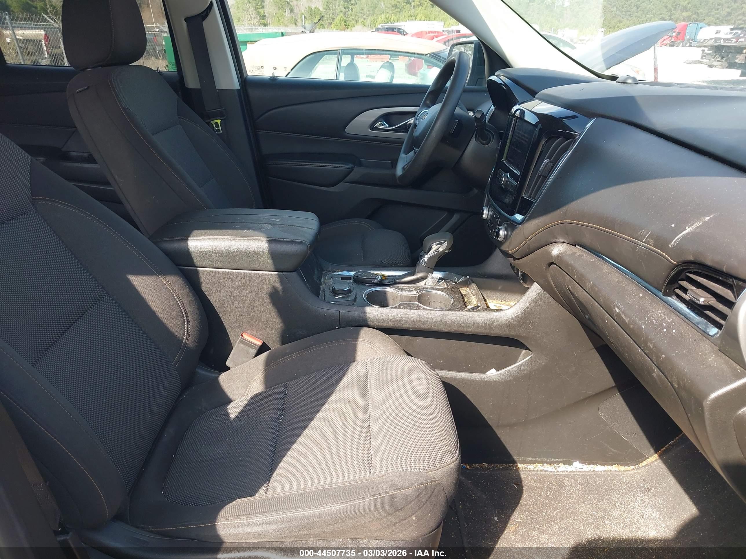 CHEVROLET TRAVERSE image 5