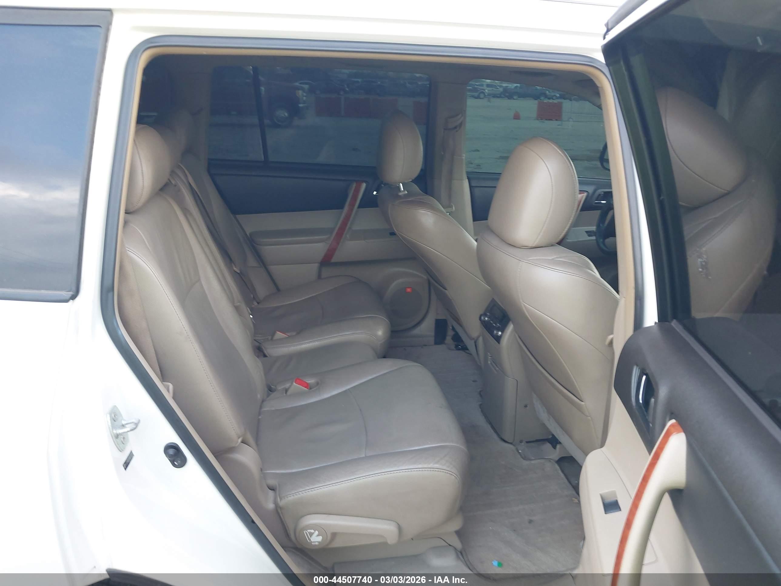 TOYOTA HIGHLANDER image 8