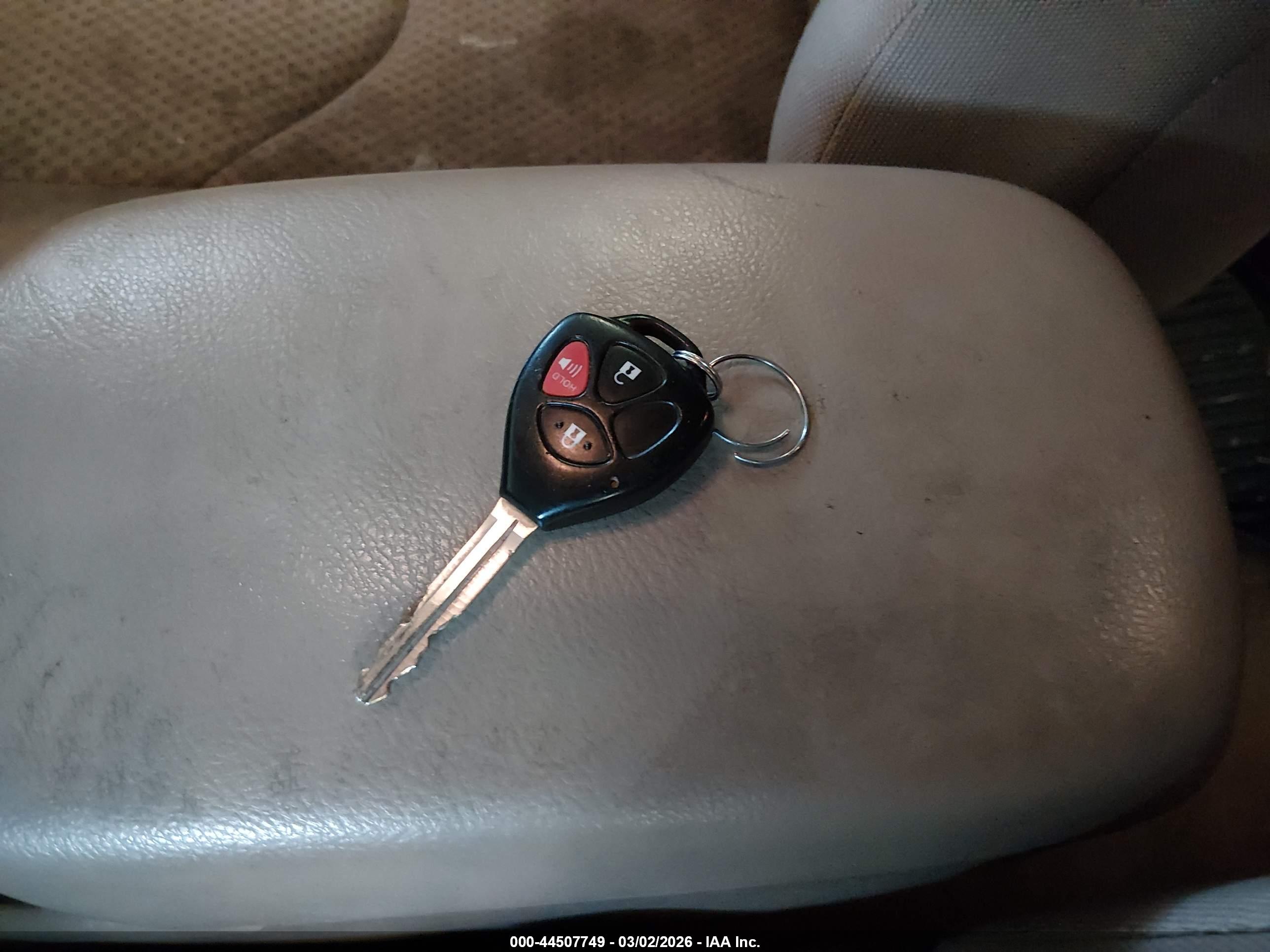 TOYOTA RAV4 image 11