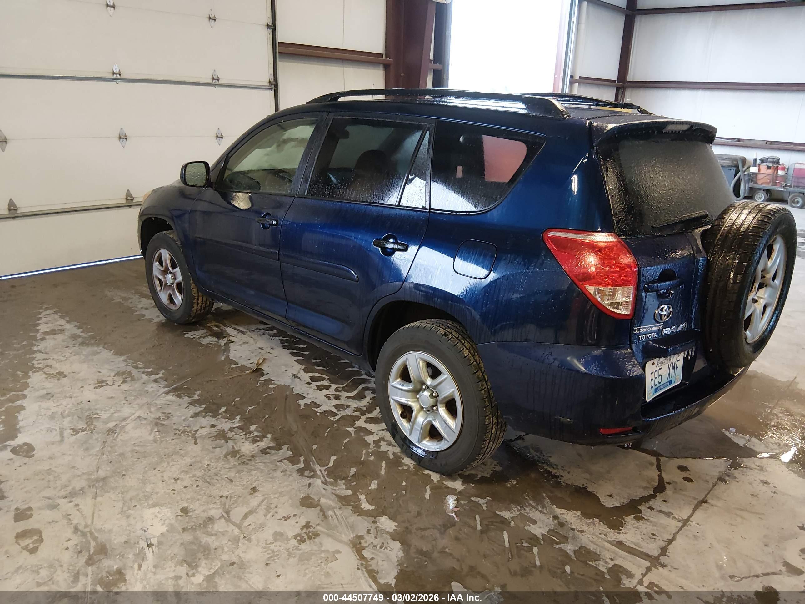 TOYOTA RAV4 image 3